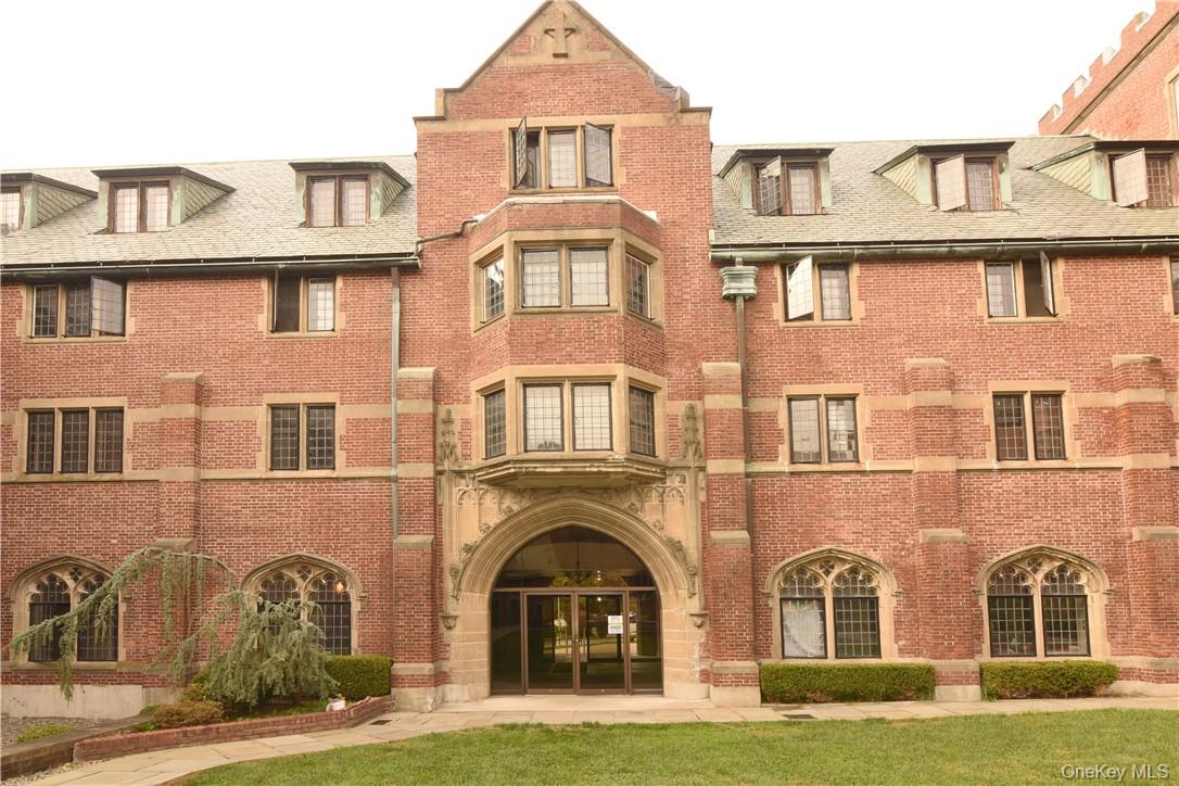 #12 photo, 304 Chateau Rive Street, Peekskill , NY 10566