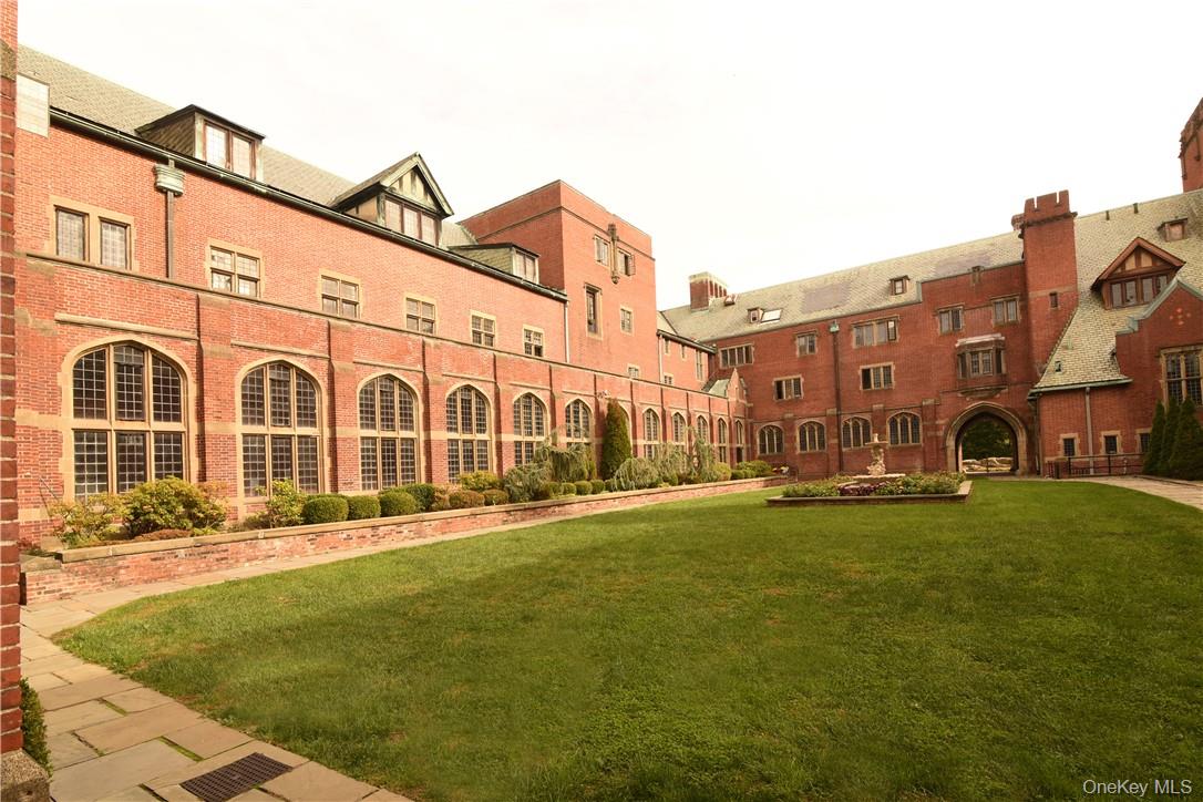 #14 photo, 304 Chateau Rive Street, Peekskill , NY 10566