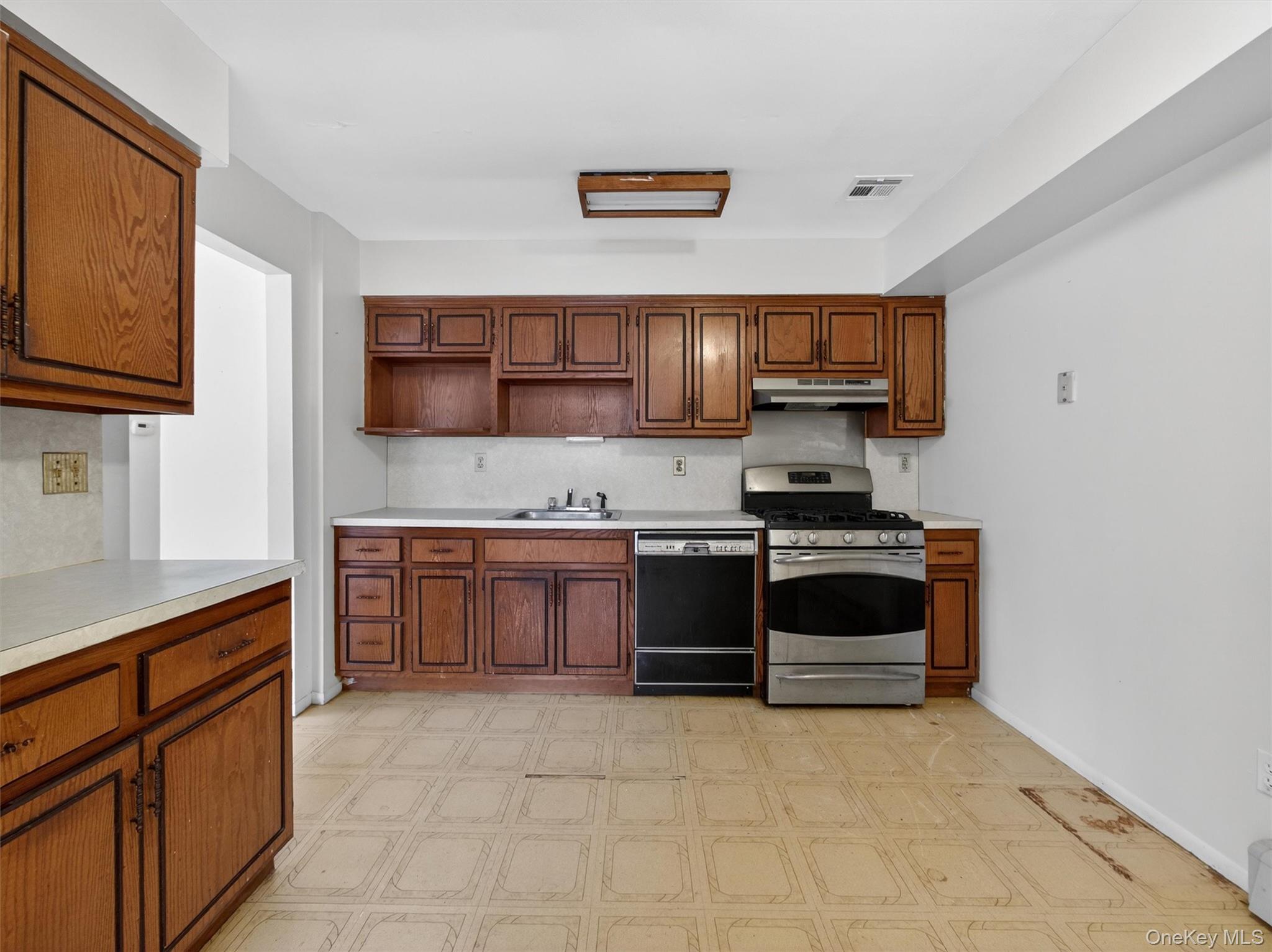 #11 photo, 15 Pauline Court, Spring Valley , NY 10977