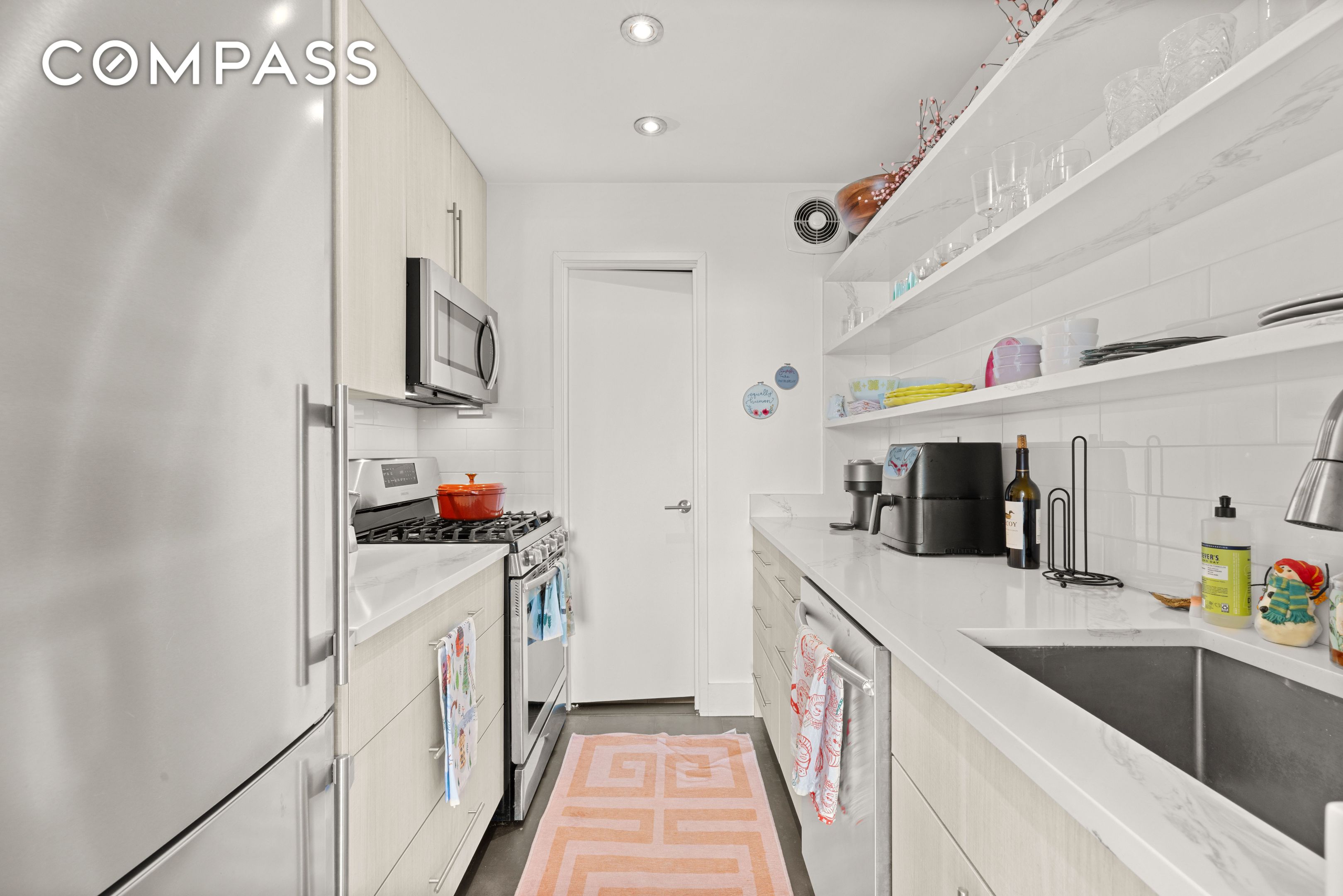 #8 photo, 310 E 46th Street, Midtown East , NY 10017