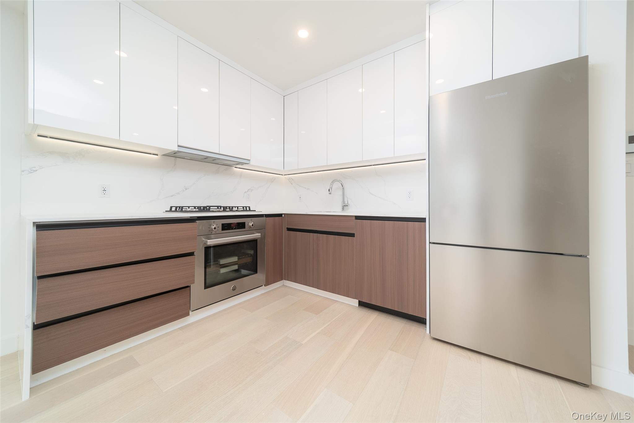 #4 photo, 14449 Northern Boulevard, Flushing , NY 11354