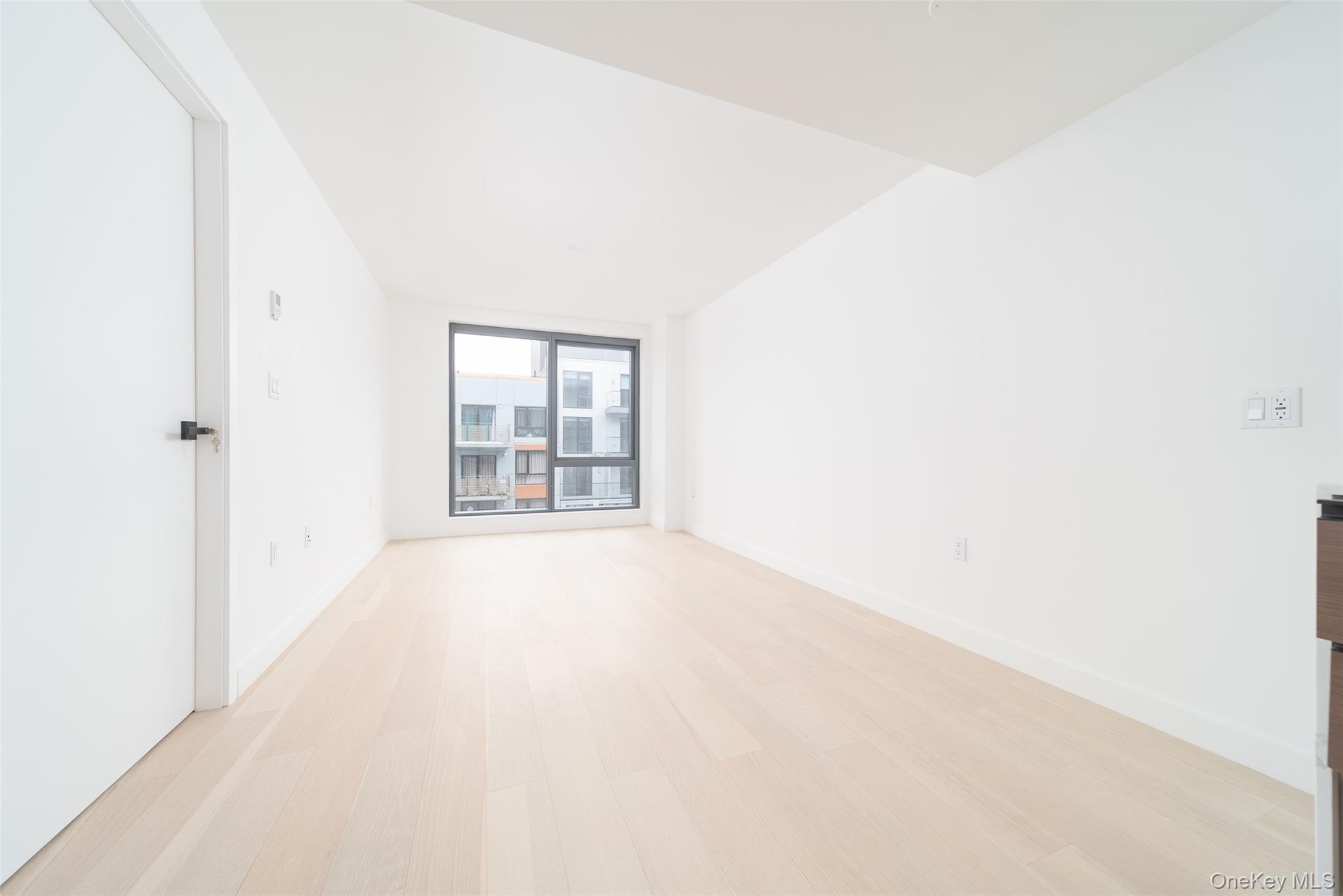 #5 photo, 14449 Northern Boulevard, Flushing , NY 11354