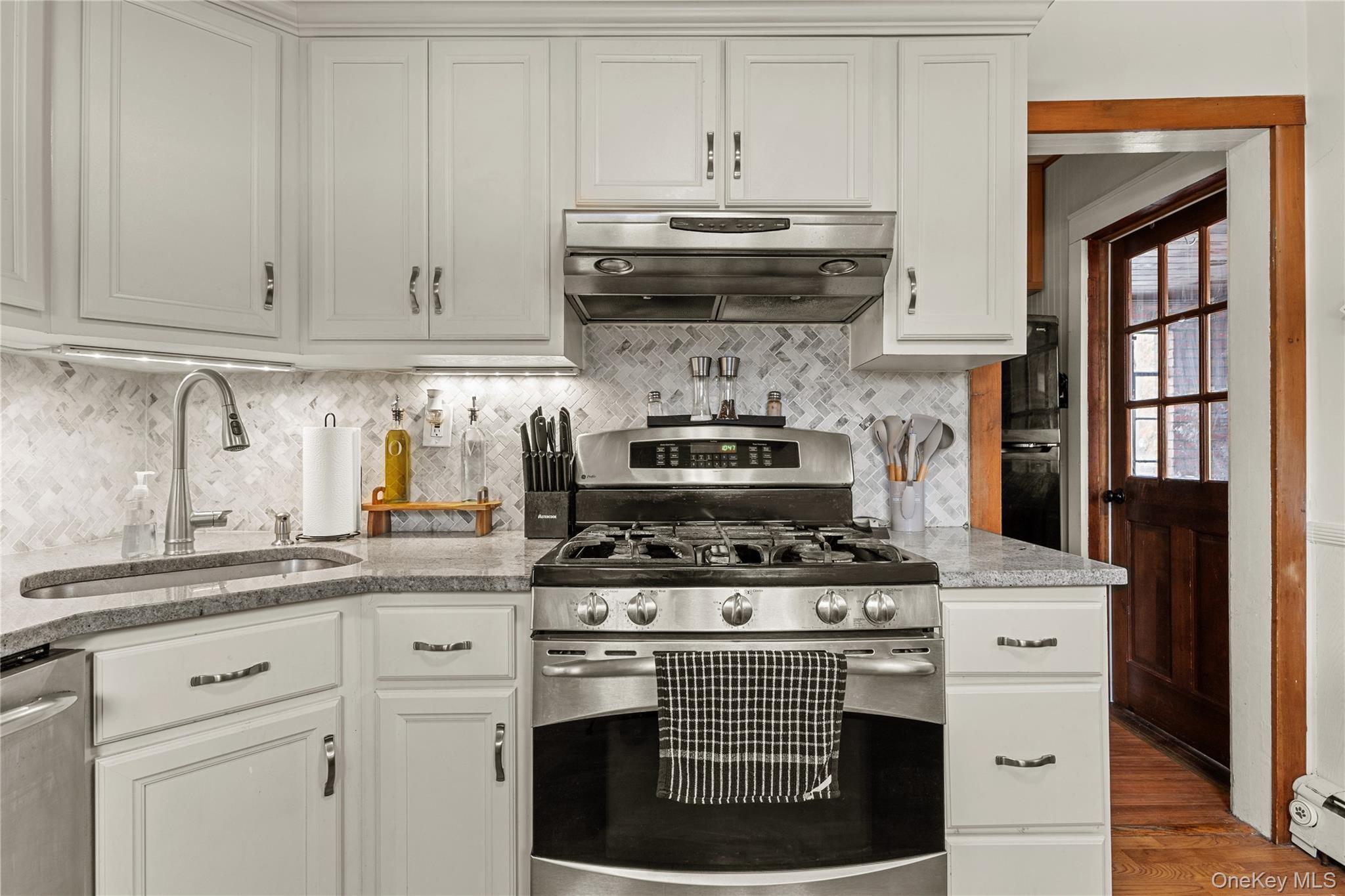 #2 photo, 661 Saint Lukes Place, North Baldwin , NY 11510