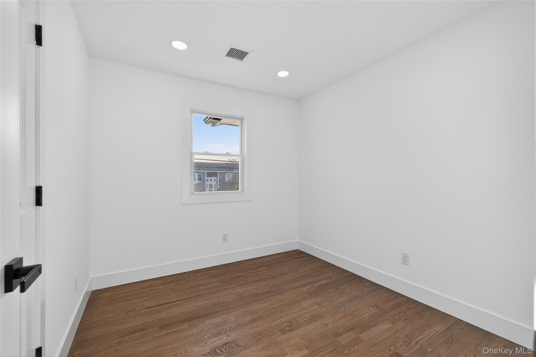 #20 photo, 244 N Erie Avenue, Lindenhurst , NY 11757