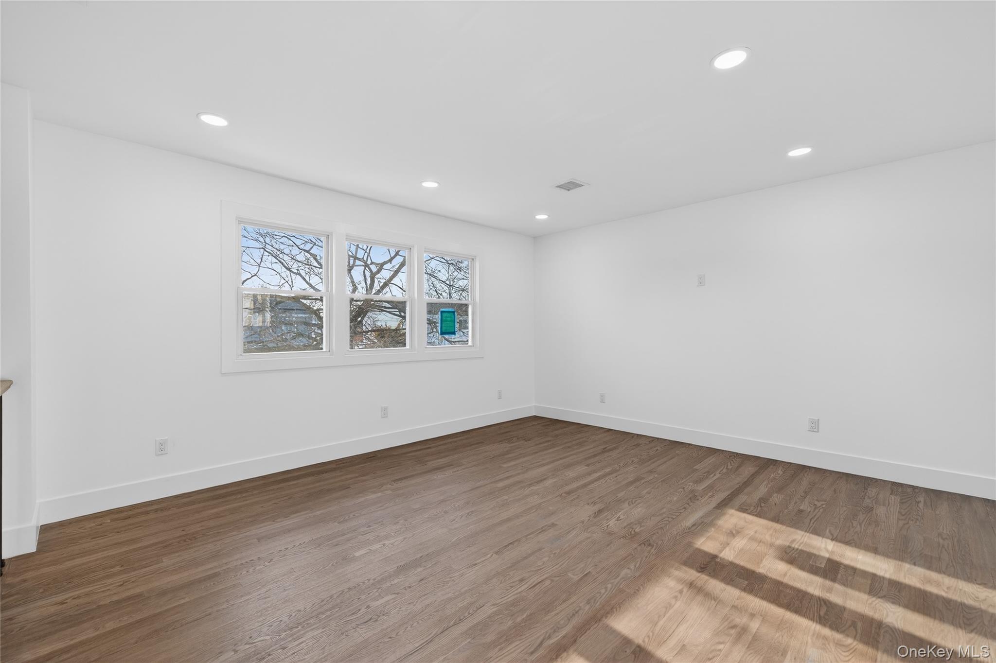 #7 photo, 244 N Erie Avenue, Lindenhurst , NY 11757