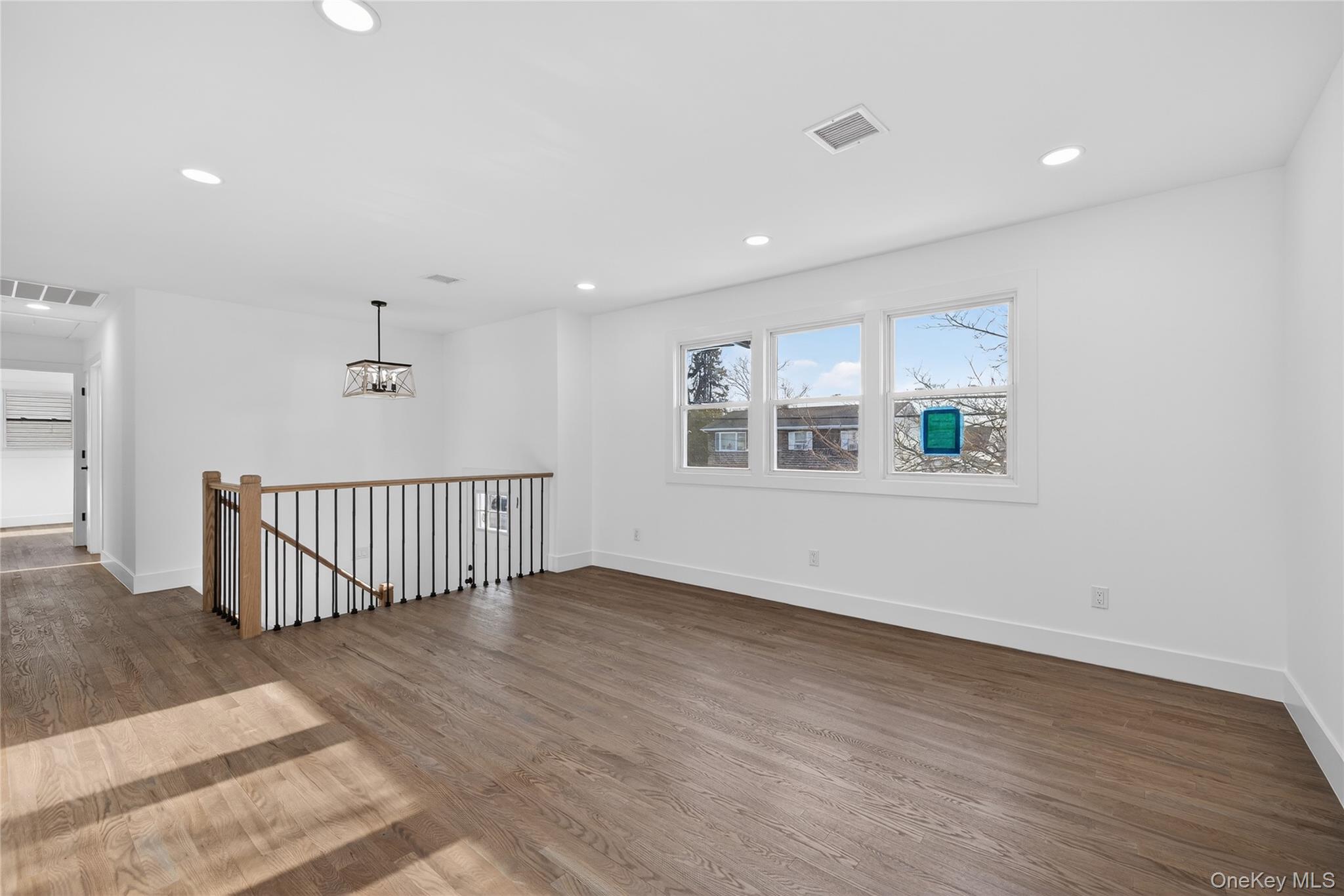 #8 photo, 244 N Erie Avenue, Lindenhurst , NY 11757