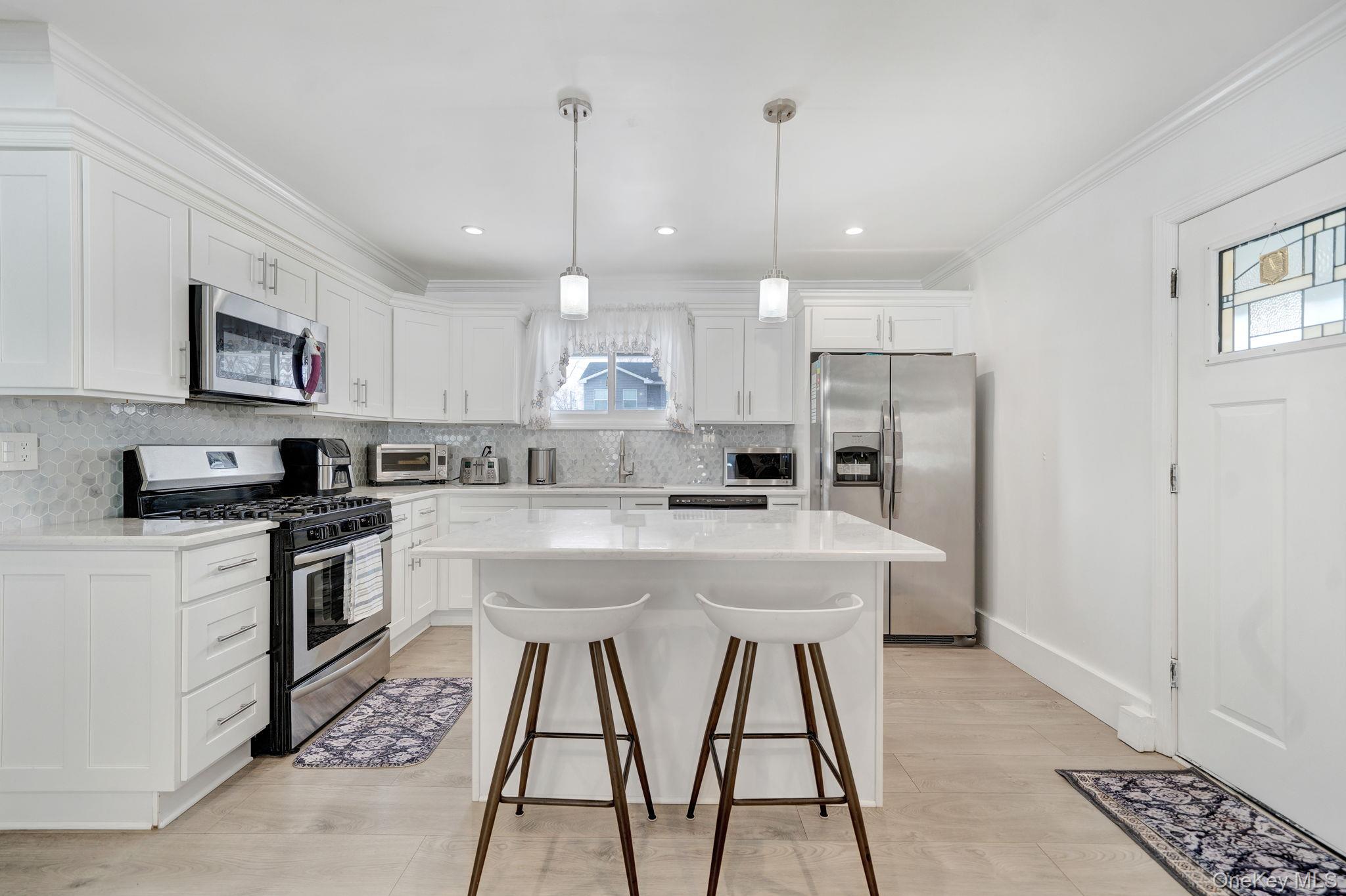 #10 photo, 125 Hamlet Road, Levittown , NY 11756