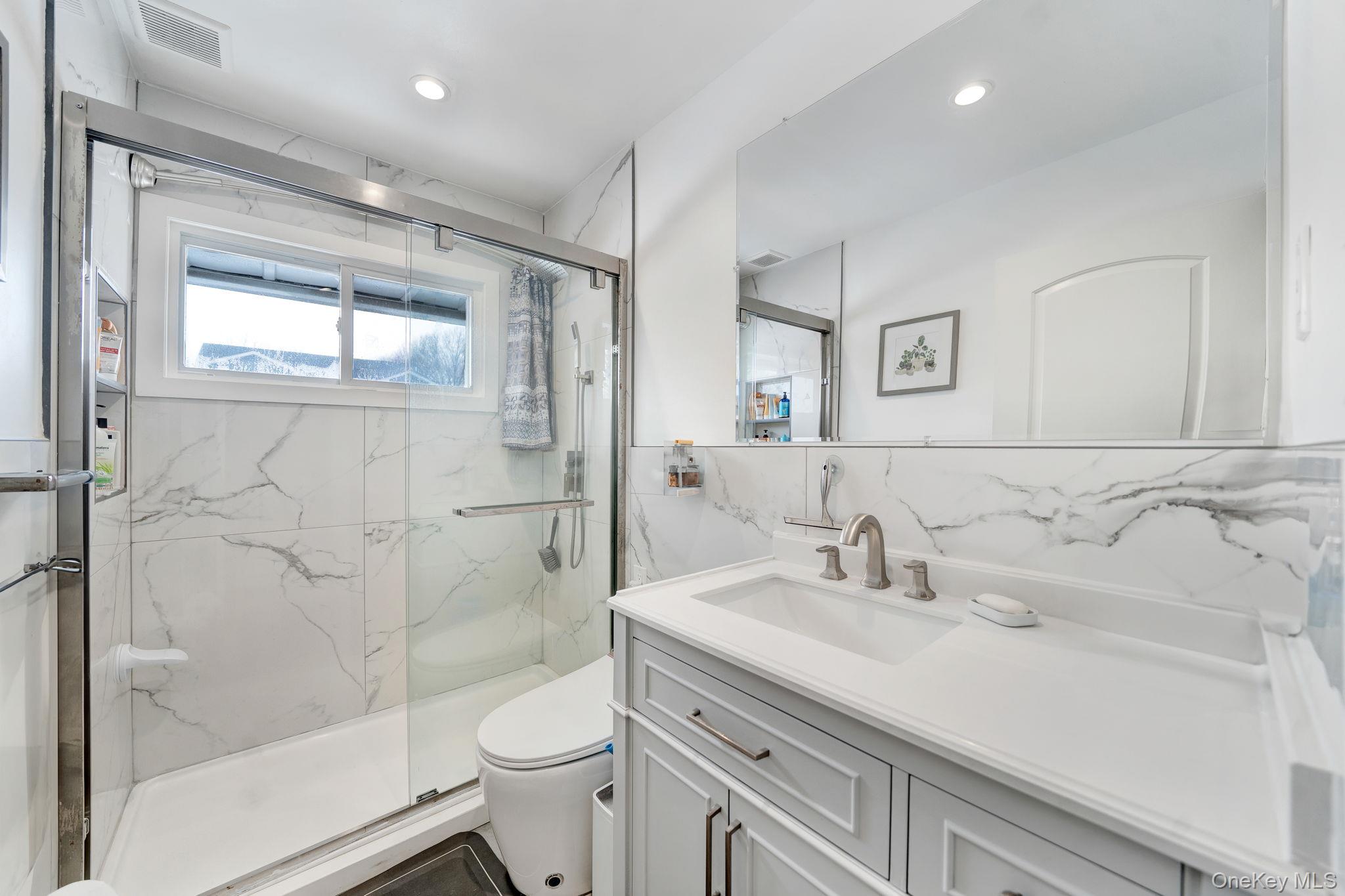 #15 photo, 125 Hamlet Road, Levittown , NY 11756