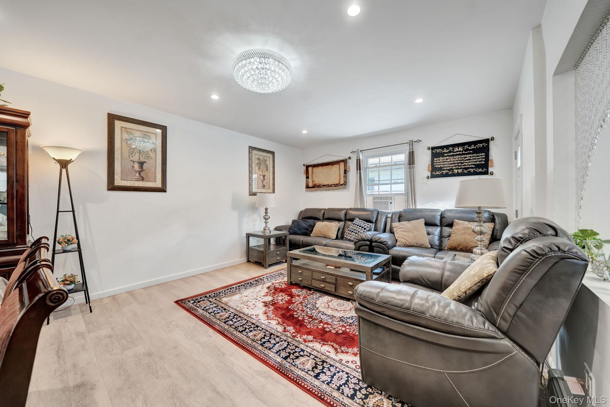 #16 photo, 125 Hamlet Road, Levittown , NY 11756