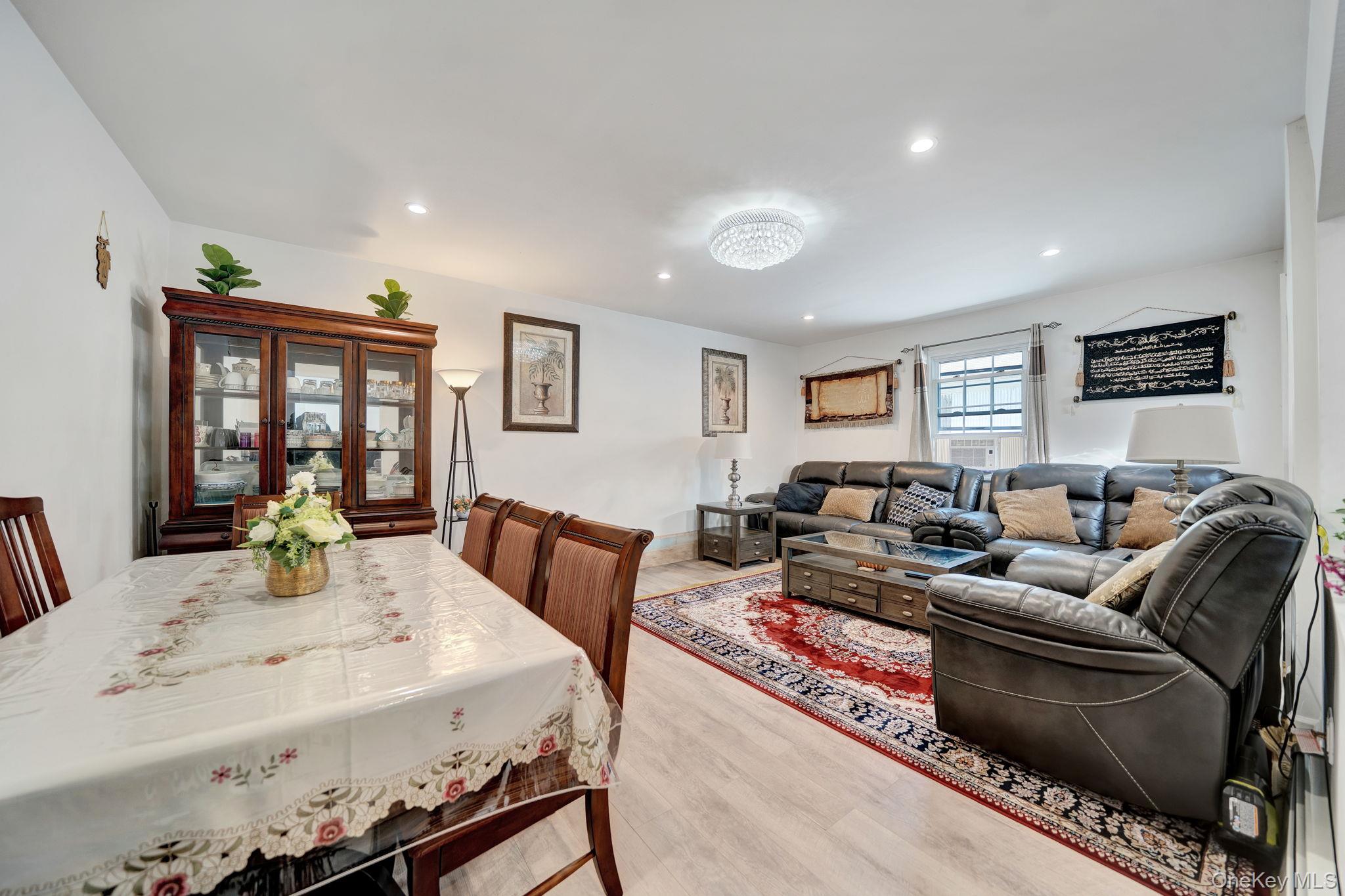 #18 photo, 125 Hamlet Road, Levittown , NY 11756