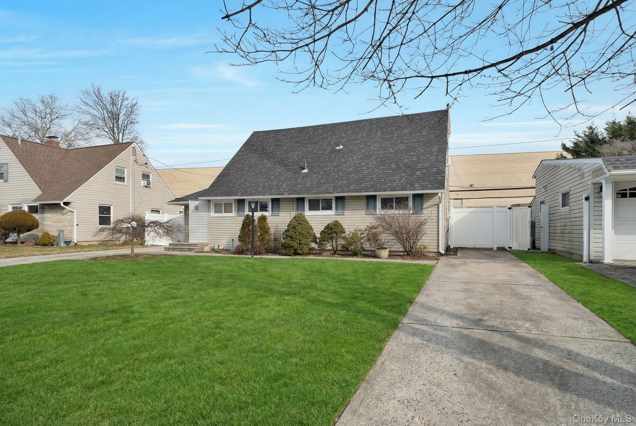 #3 photo, 125 Hamlet Road, Levittown , NY 11756