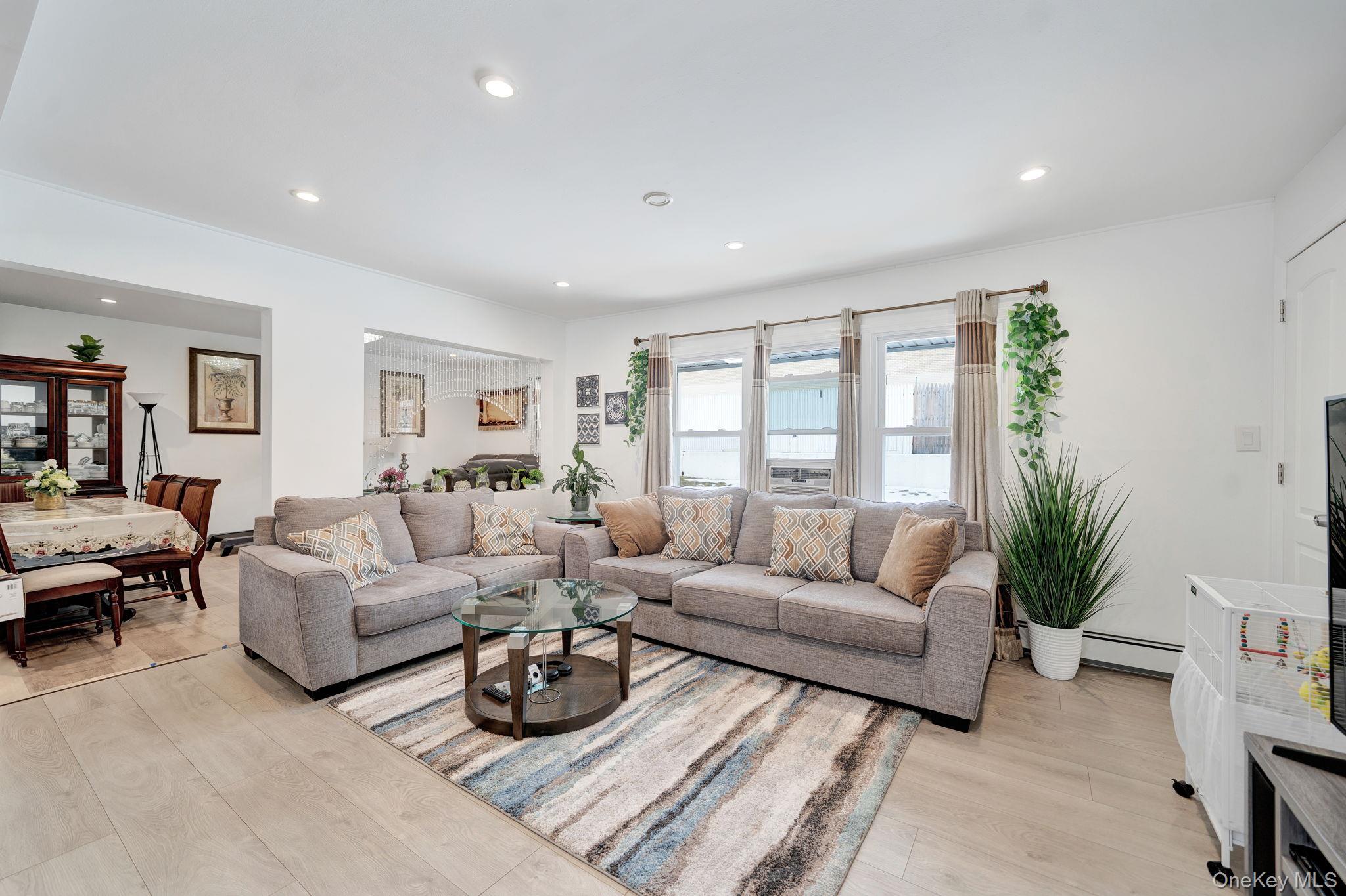 #5 photo, 125 Hamlet Road, Levittown , NY 11756