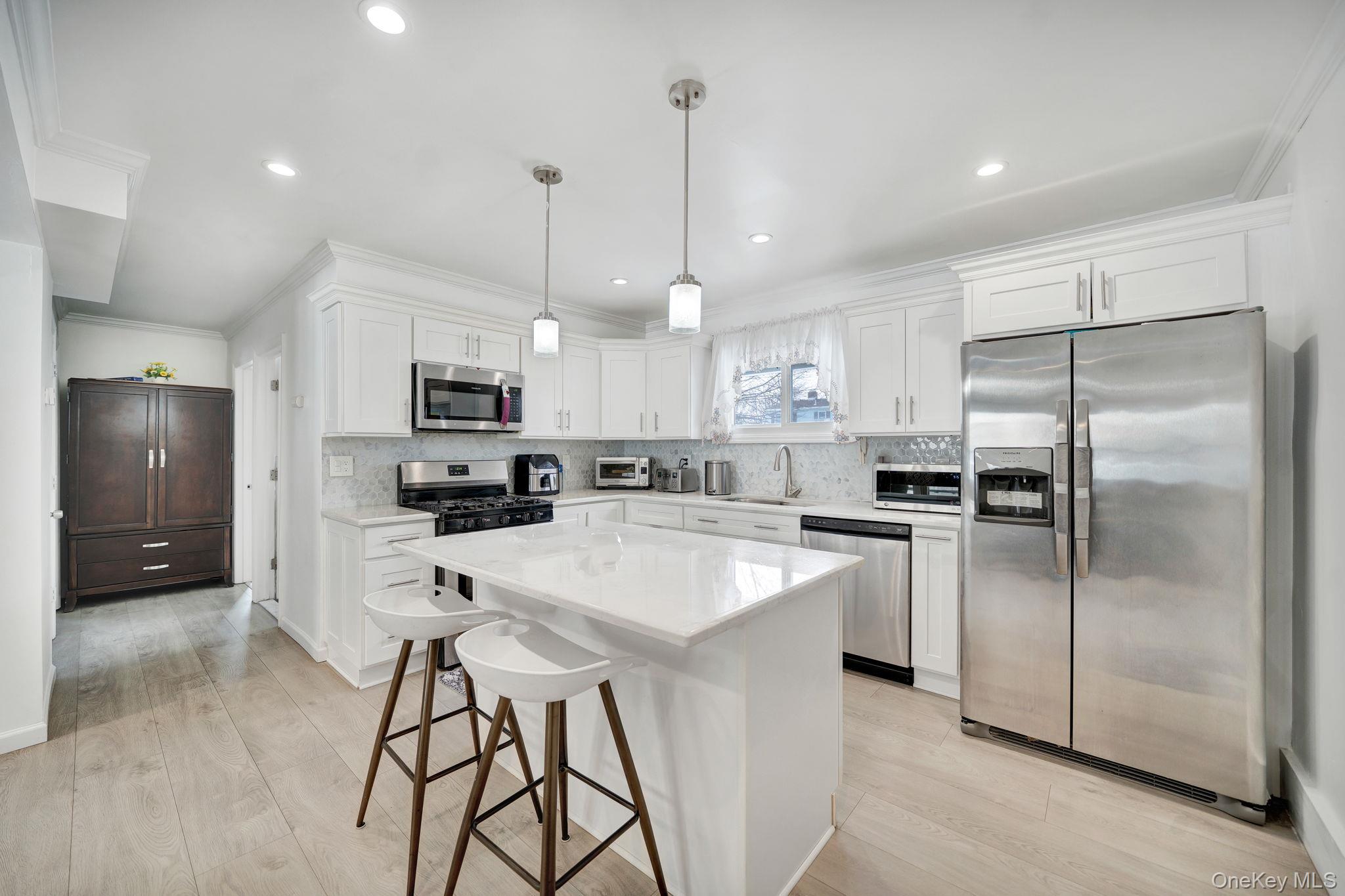 #7 photo, 125 Hamlet Road, Levittown , NY 11756