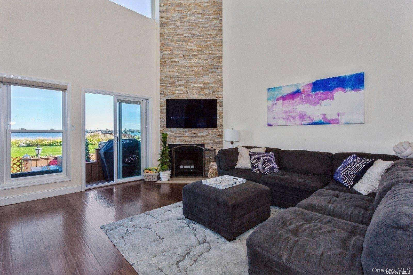 #10 photo, 100 Baker Court, Island Park , NY 11558