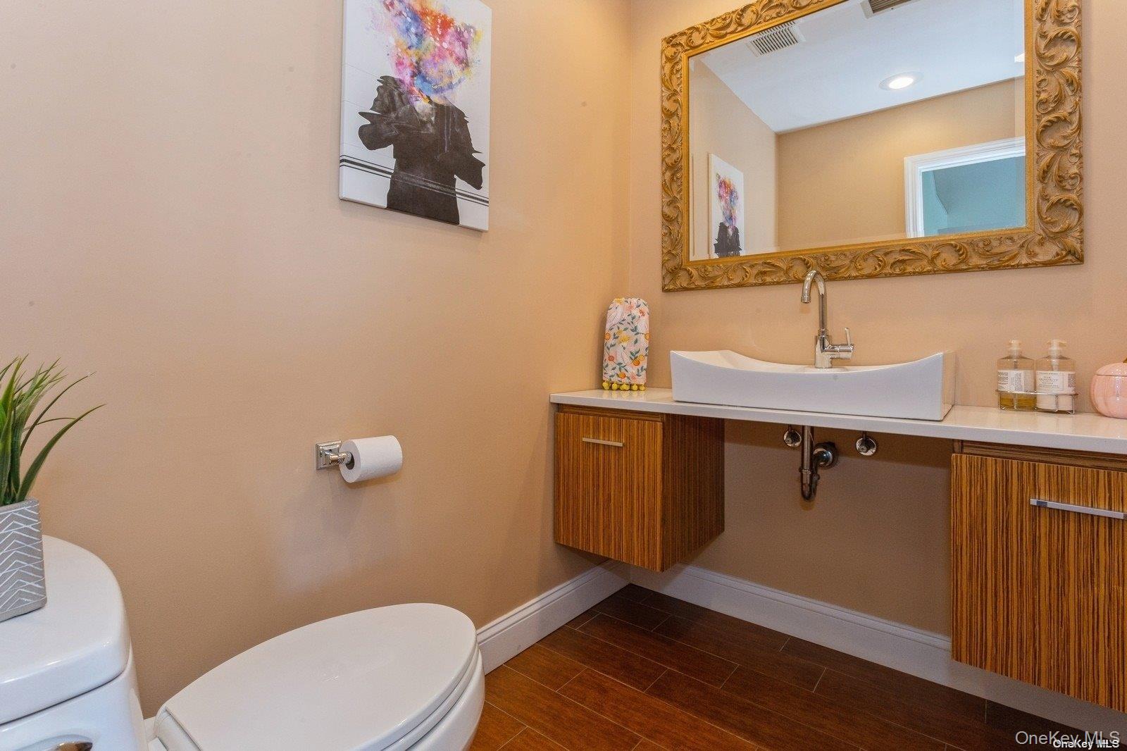 #15 photo, 100 Baker Court, Island Park , NY 11558