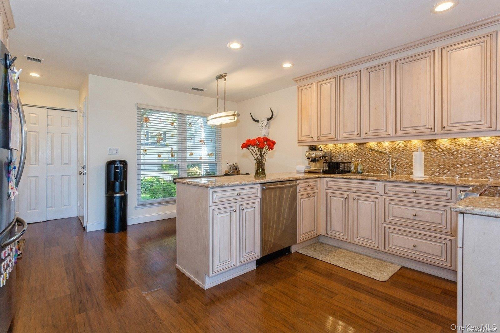 #4 photo, 100 Baker Court, Island Park , NY 11558