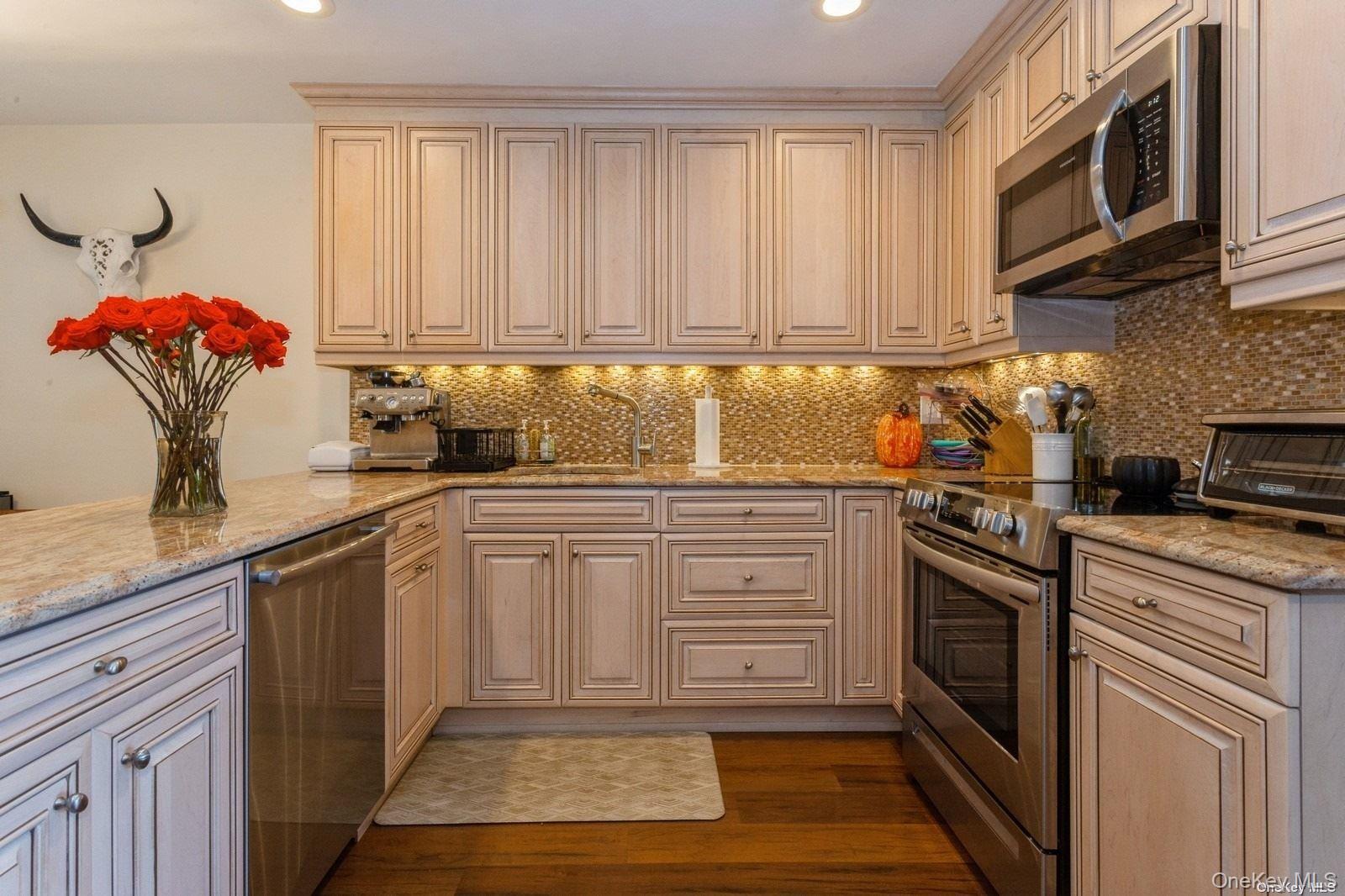 #5 photo, 100 Baker Court, Island Park , NY 11558