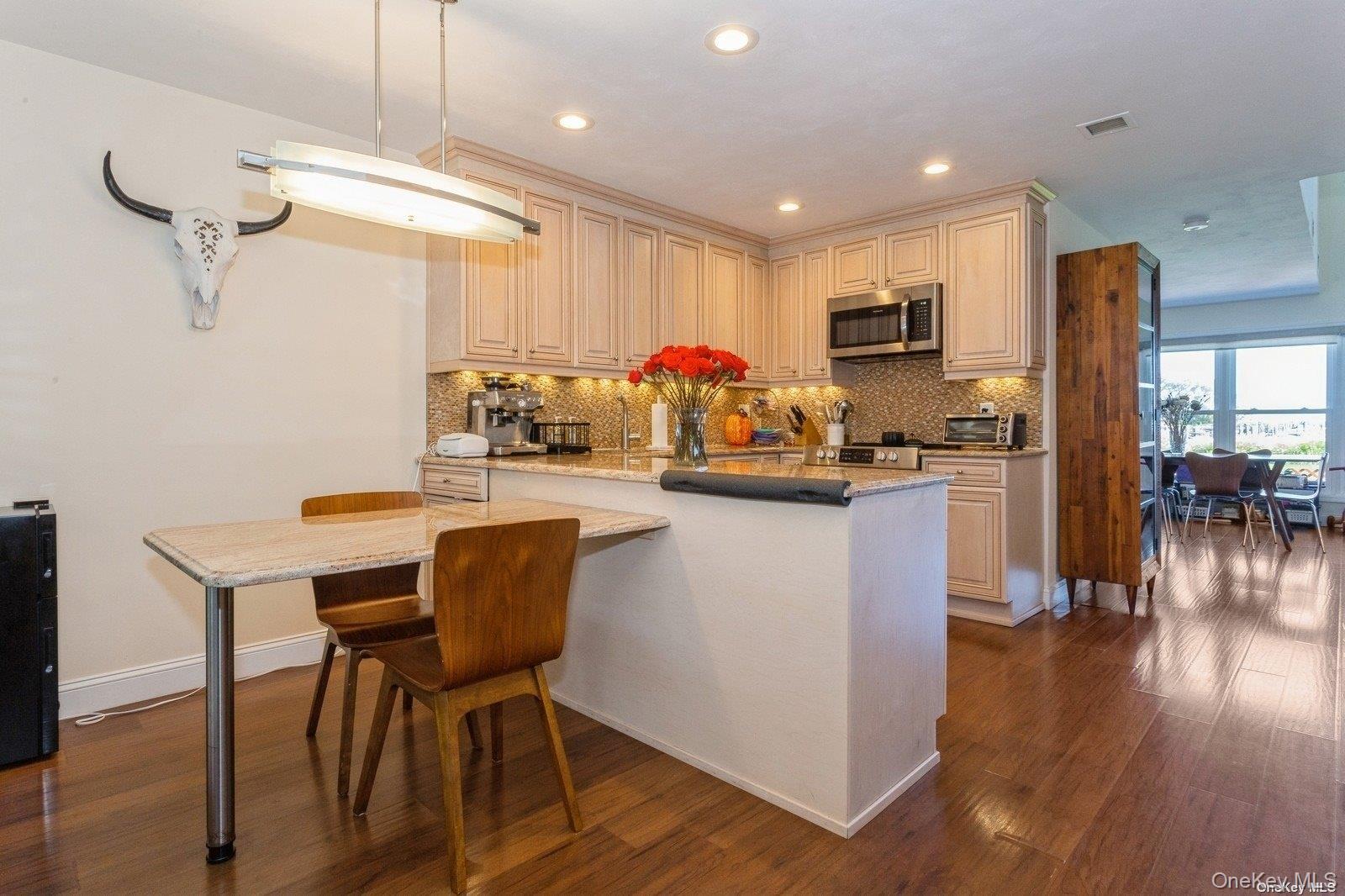 #6 photo, 100 Baker Court, Island Park , NY 11558