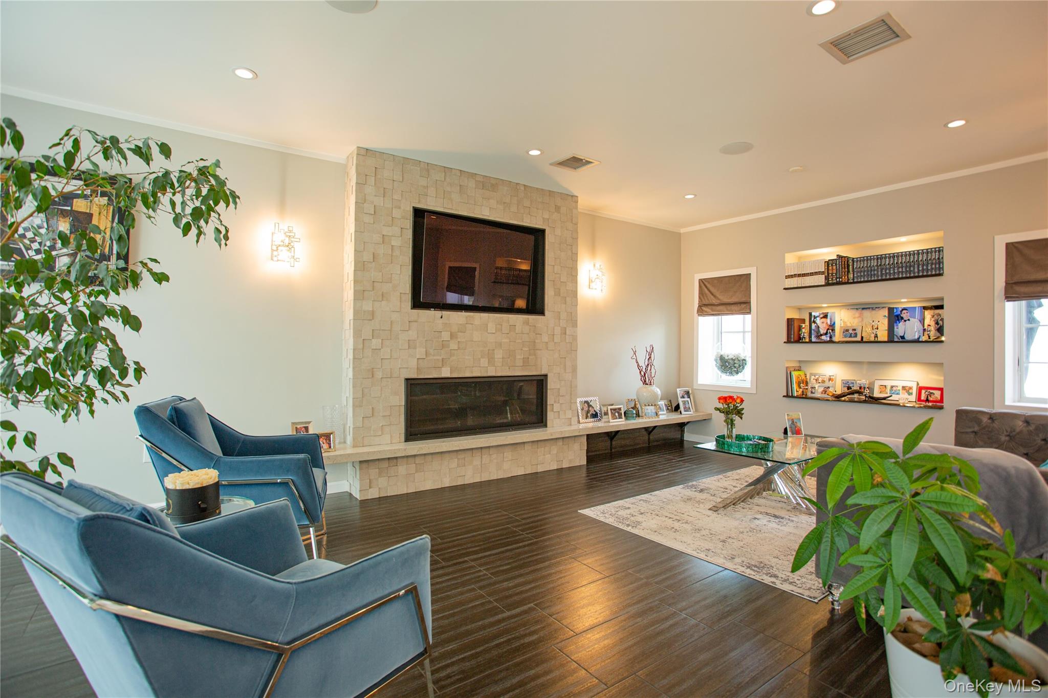 #3 photo, 165 W Walnut Street, Long Beach , NY 11561