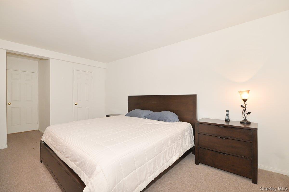 #11 photo, 4 Birchwood Court, Mineola , NY 11501