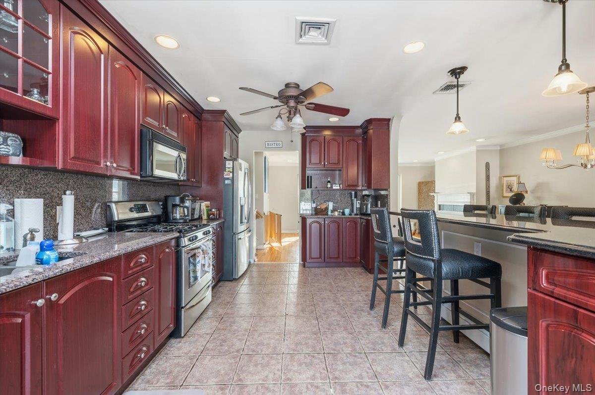 #5 photo, 62 Eileen Avenue, Plainview , NY 11803