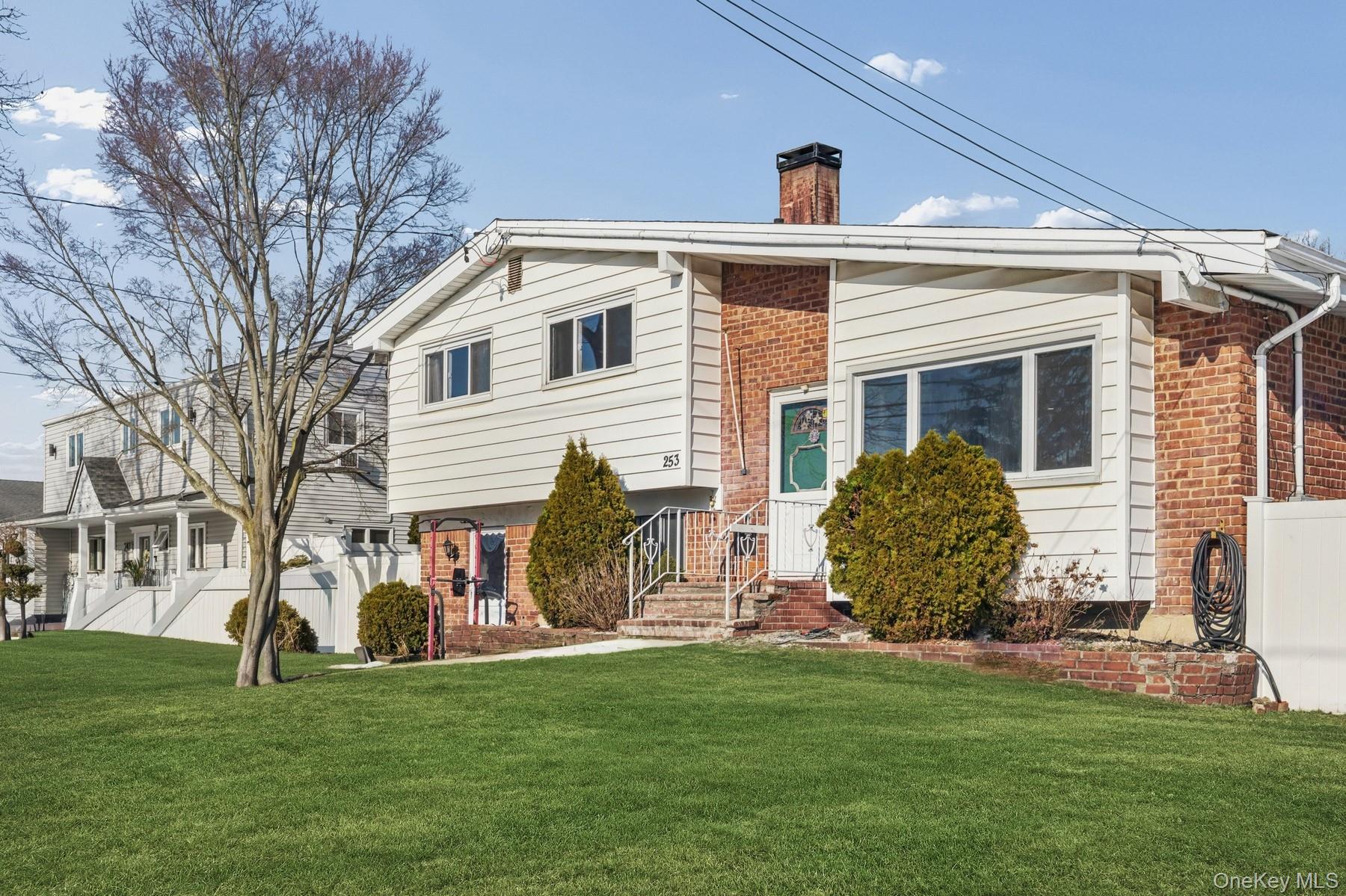 #2 photo, 253 W 20th Street, Deer Park , NY 11729