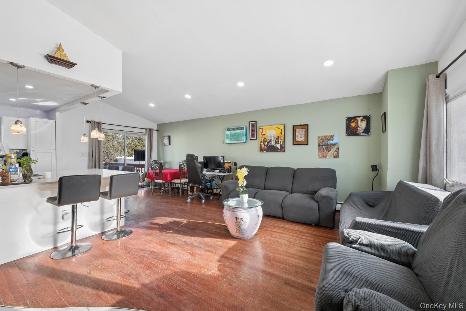 #3 photo, 253 W 20th Street, Deer Park , NY 11729