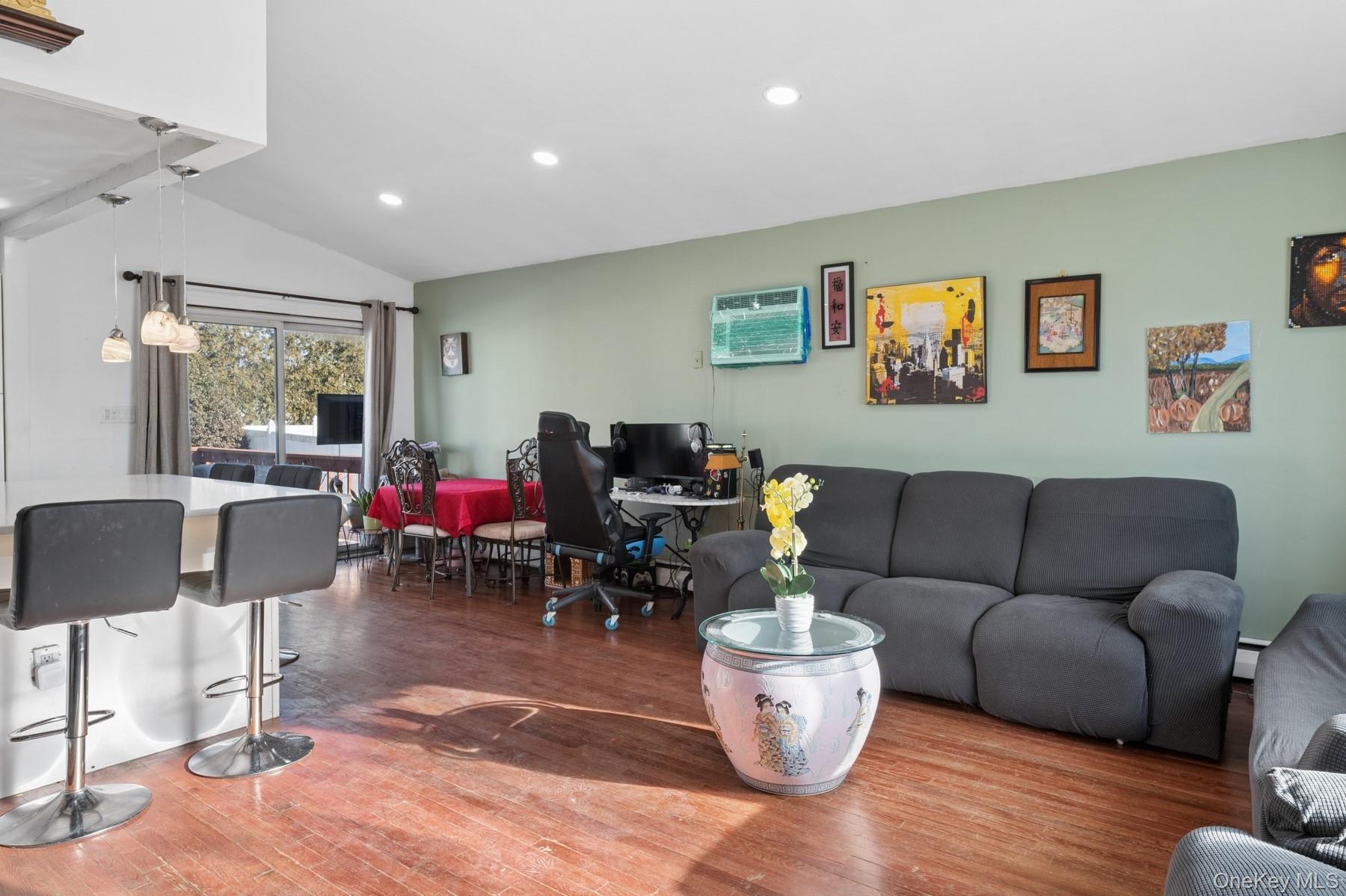 #4 photo, 253 W 20th Street, Deer Park , NY 11729