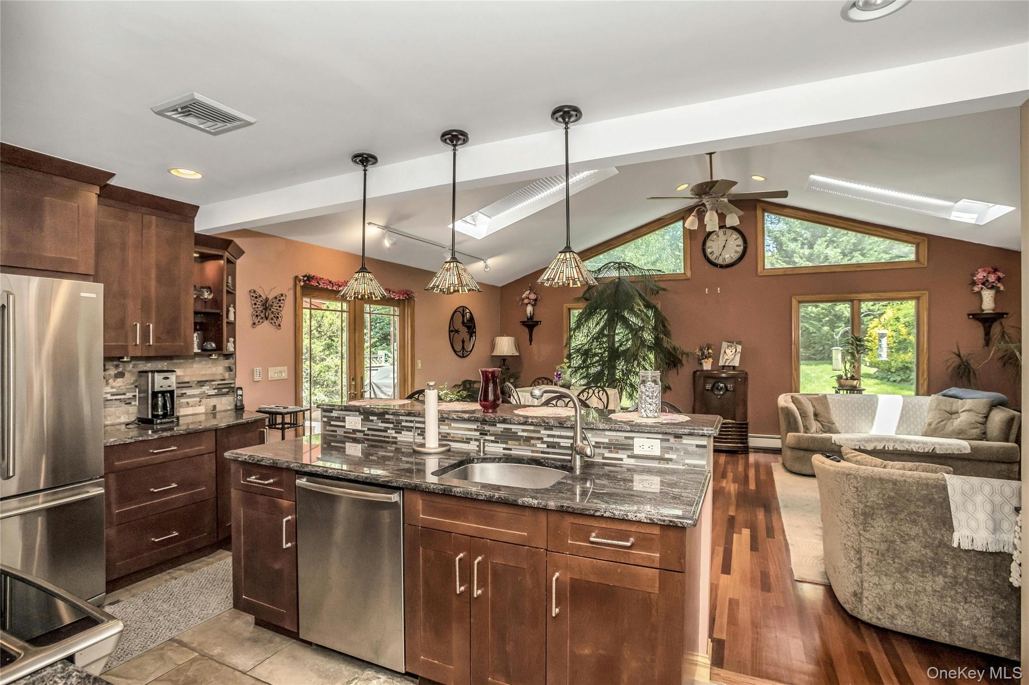 #7 photo, 45 Ridge Road, Farmingdale , NY 11735