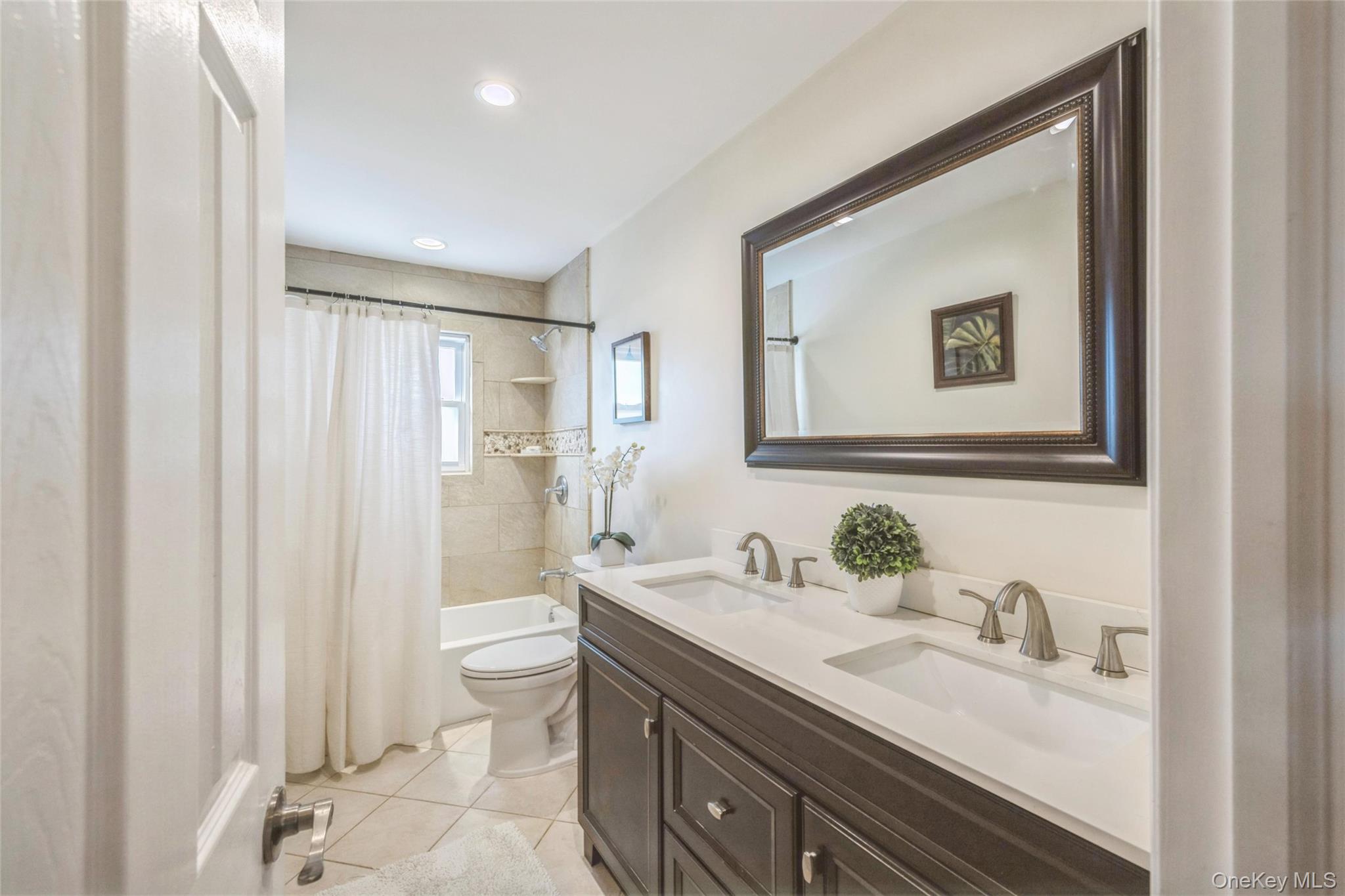 #12 photo, 2 Udalia Road, سوفولك West Islip , NY 11795