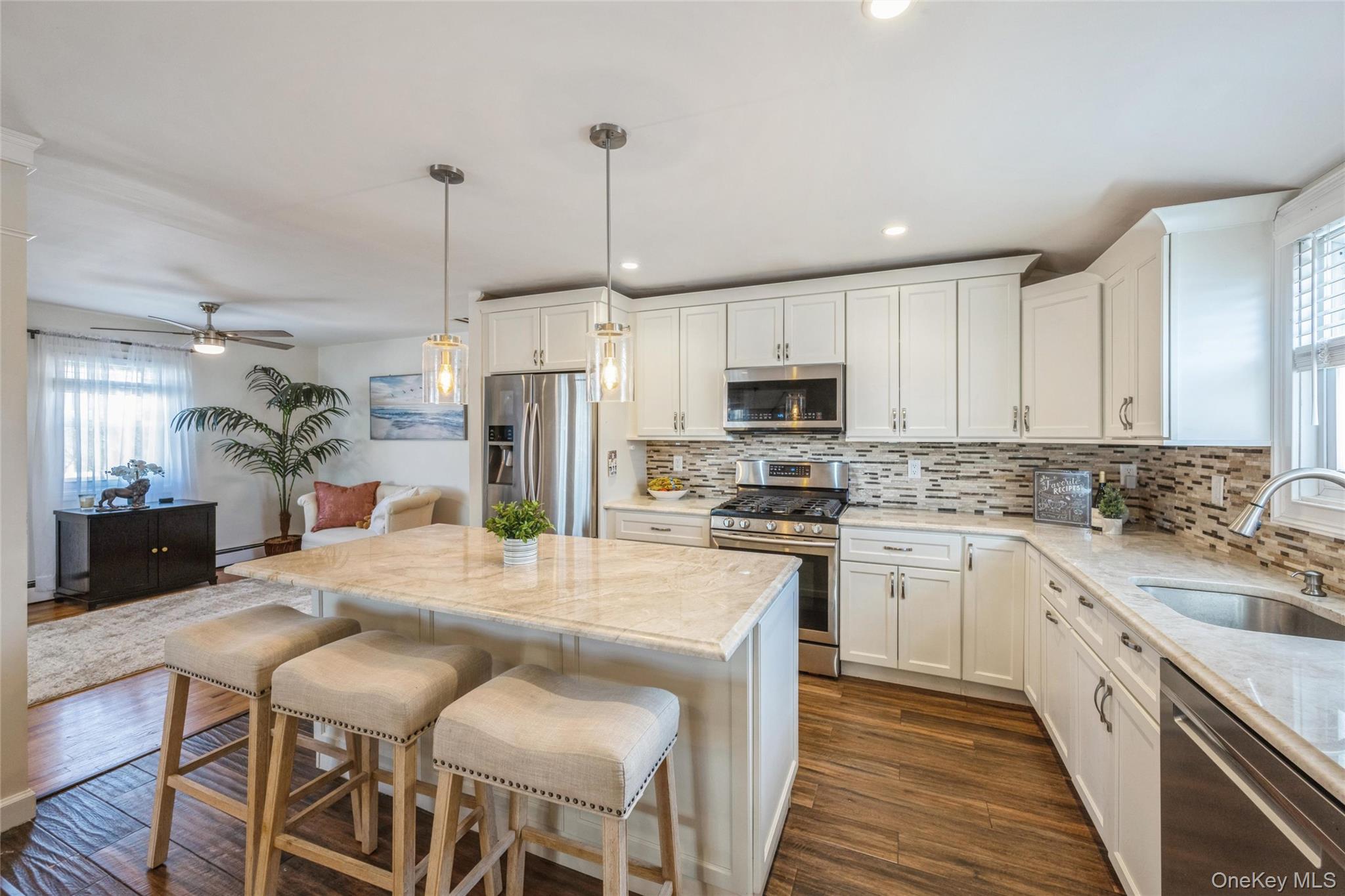 #8 photo, 2 Udalia Road, سوفولك West Islip , NY 11795