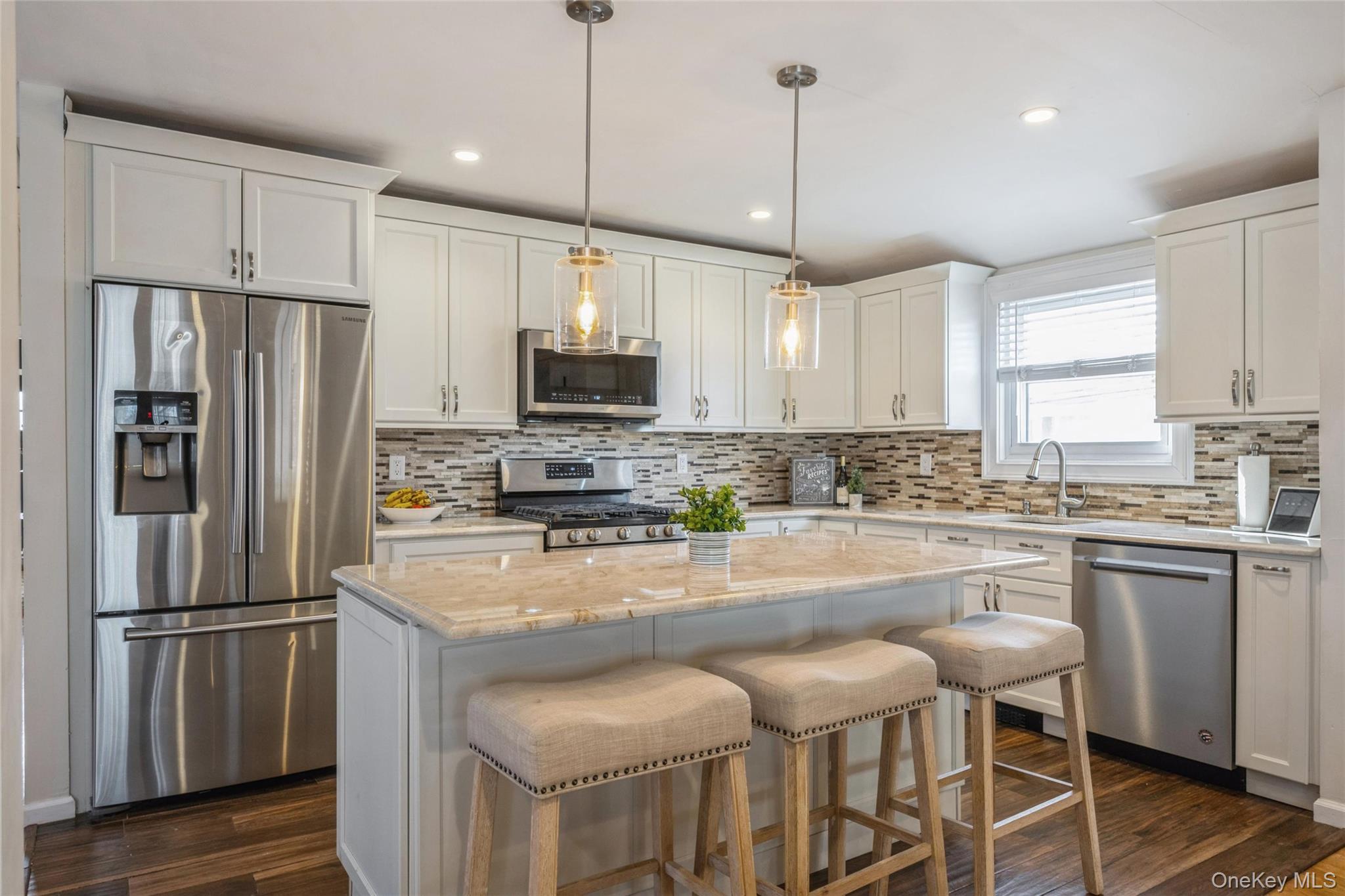 #9 photo, 2 Udalia Road, سوفولك West Islip , NY 11795