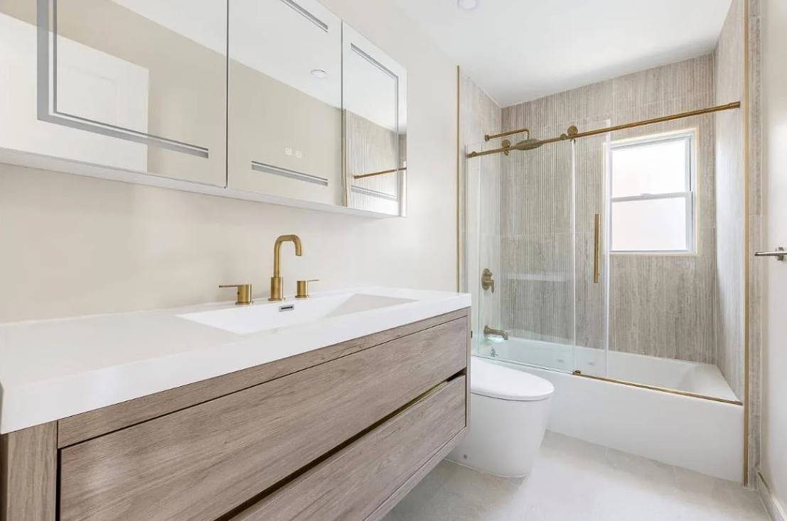 #3 photo, 208-12 53rd Avenue, #2nd Fl, Oakland Gardens , NY 11364