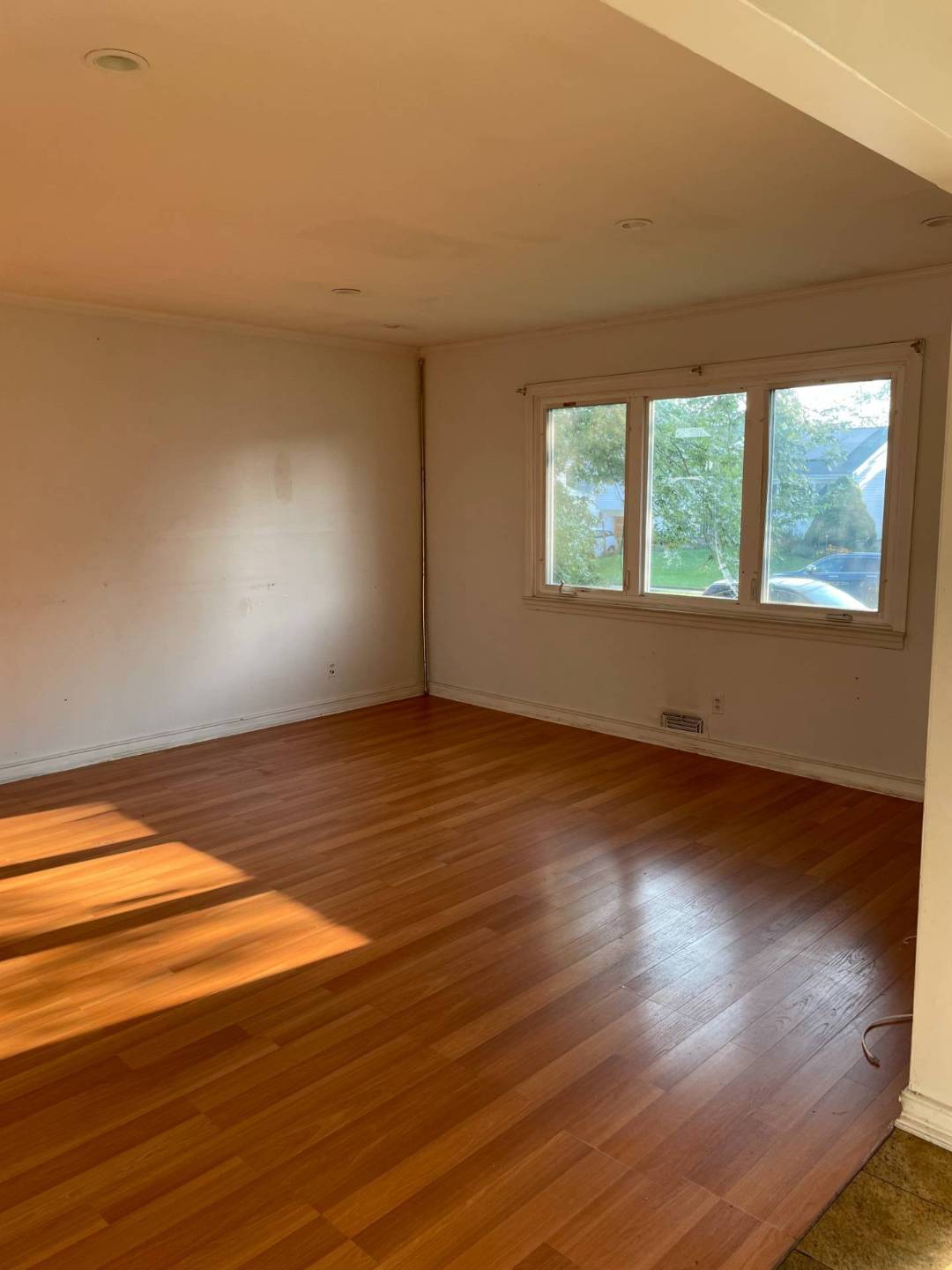 #1 photo, 9 FORDHAM RD, हिक्सविले Hicksville , NY 11801