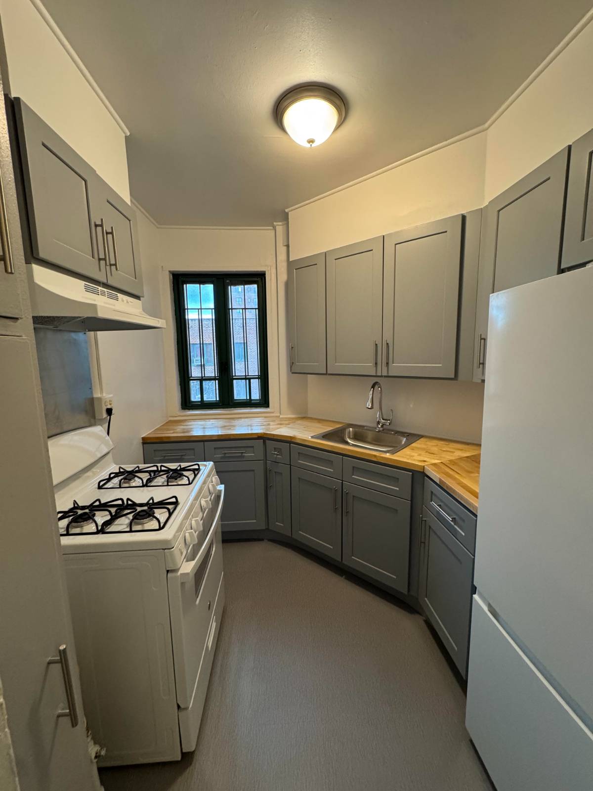 #1 photo, 1651 Metropolitan Avenue, #5, Parkchester , NY 10462