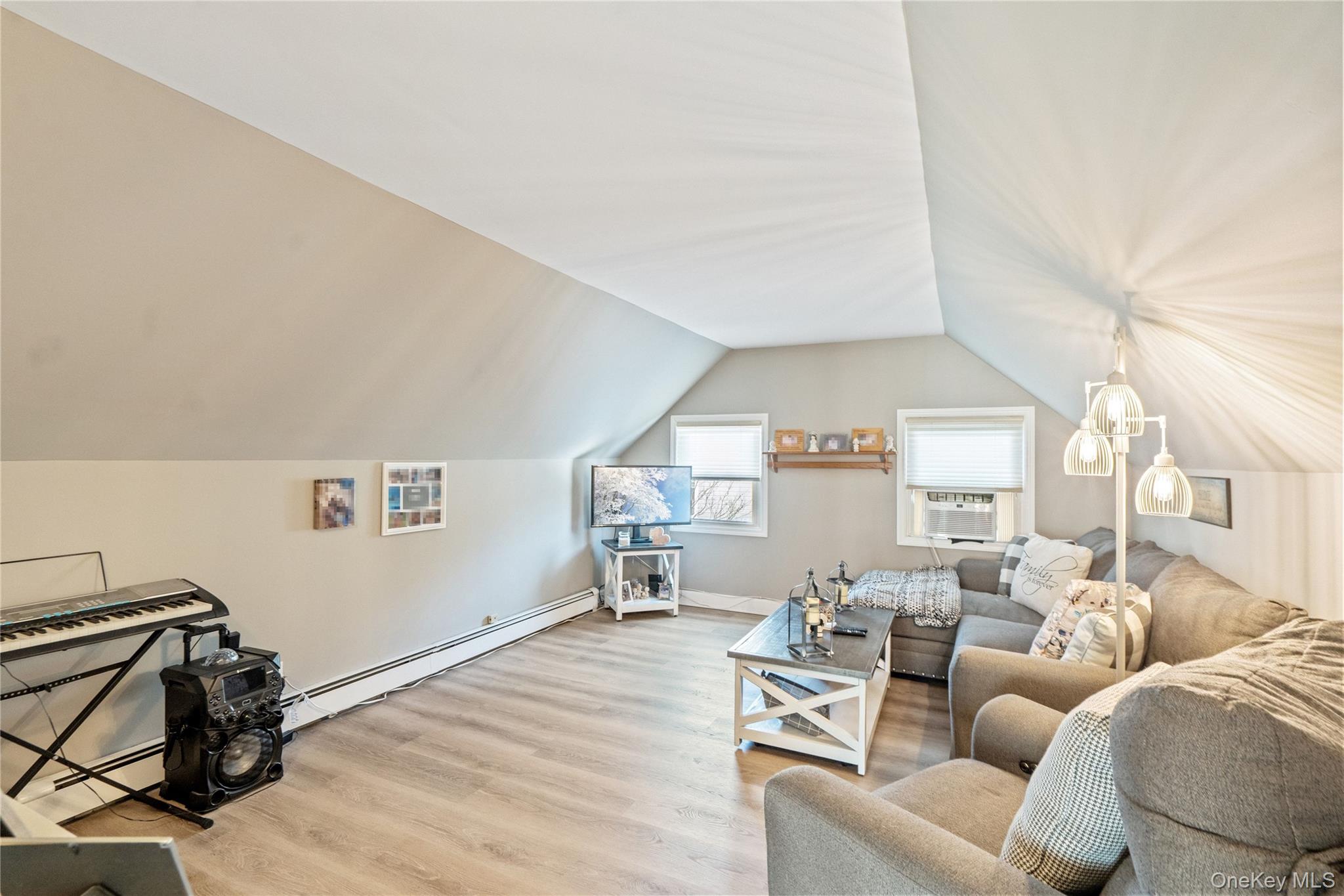 #19 photo, 108 Swan Lane, Levittown , NY 11756