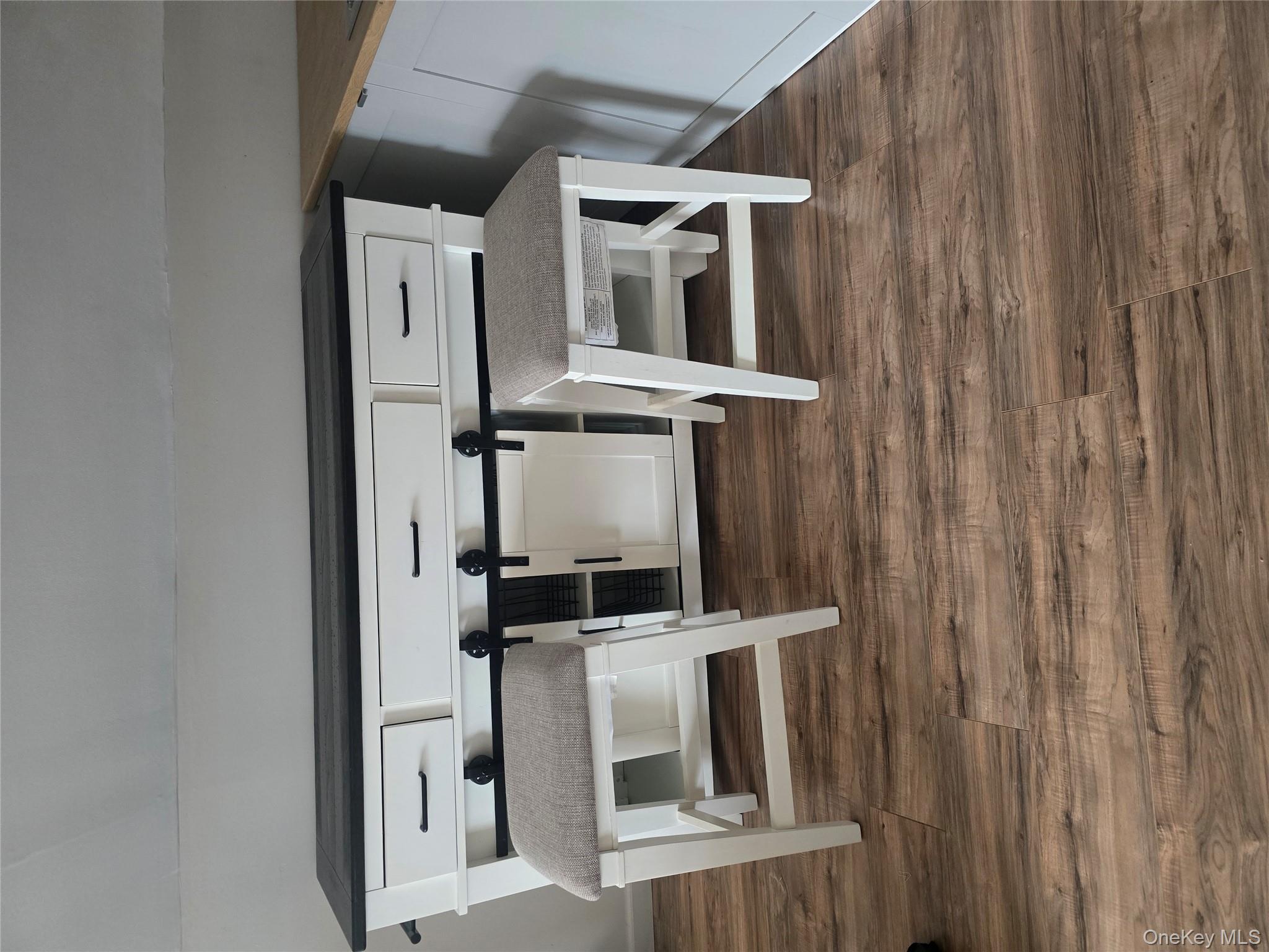 #7 photo, 375 Broadway, Bethpage , NY 11714