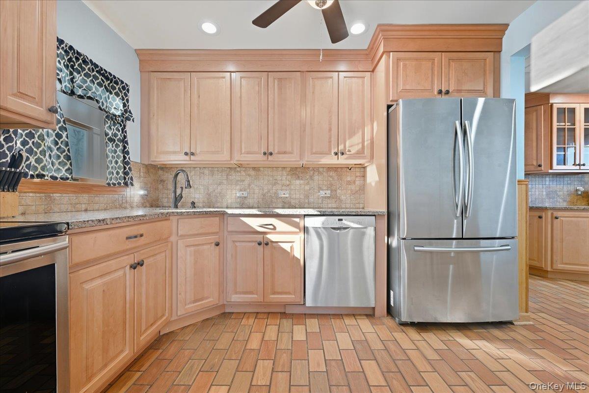 #11 photo, 20 Wendy Lane, Brentwood , NY 11717