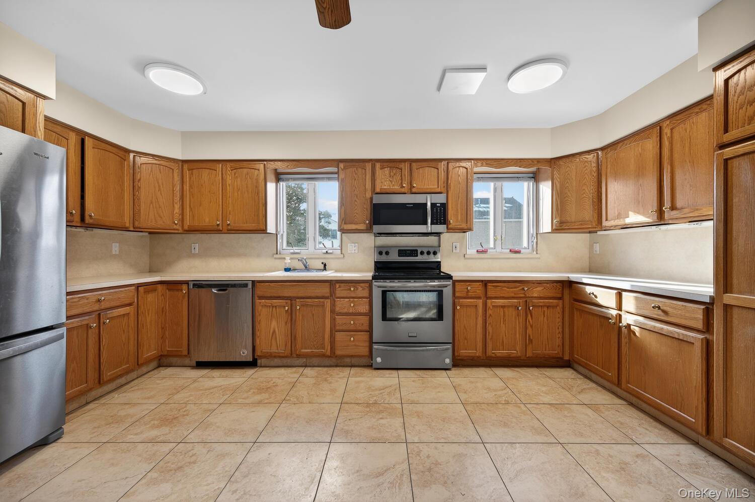 #5 photo, 46 Bedford Avenue, Westbury , NY 11590