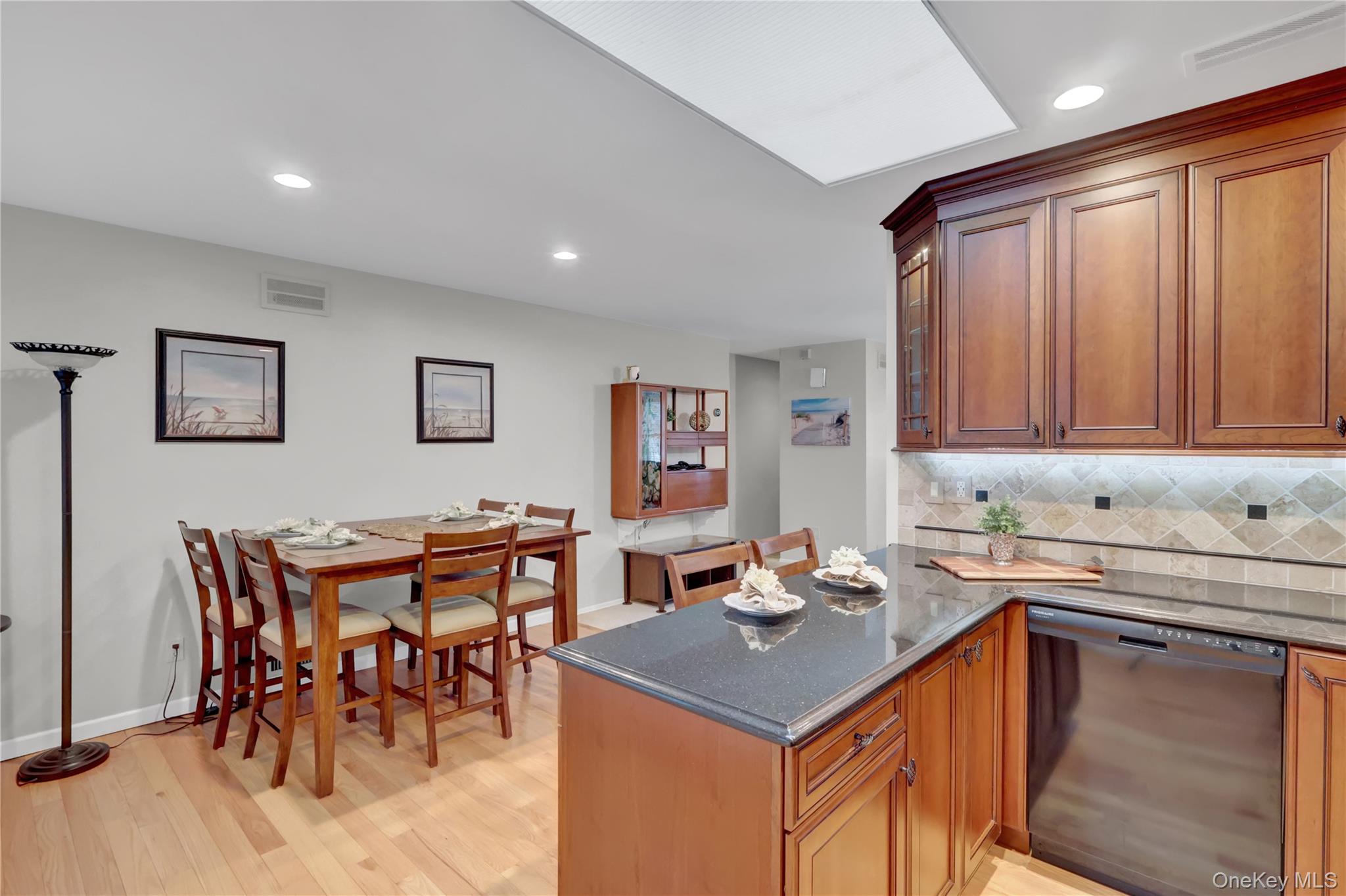 #14 photo, 11 Primrose Lane, 东长岛 North Babylon , NY 11703