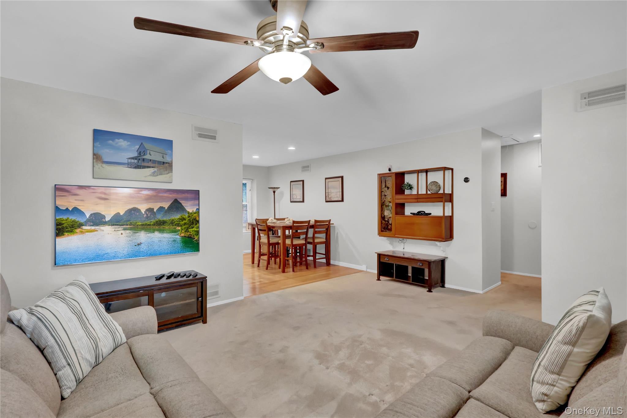 #6 photo, 11 Primrose Lane, North Babylon , NY 11703