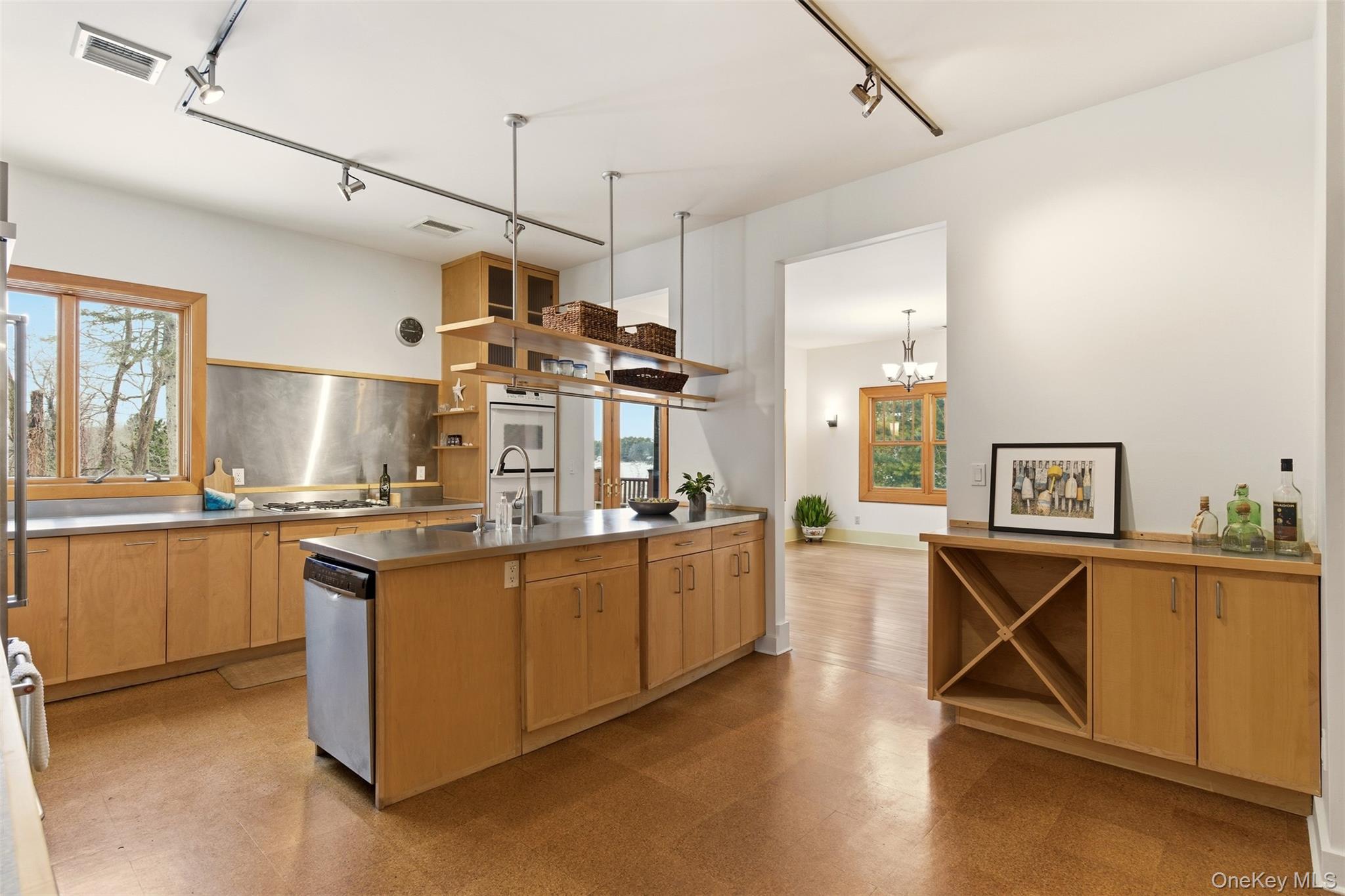 #11 photo, 7 Landing Road, सफ़ोक काउंटी Huntington , NY 11743