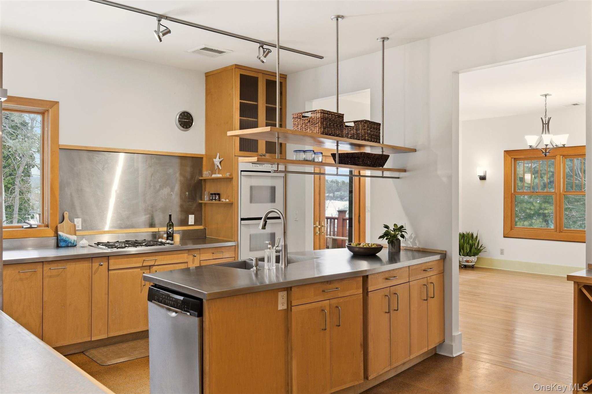 #12 photo, 7 Landing Road, सफ़ोक काउंटी Huntington , NY 11743