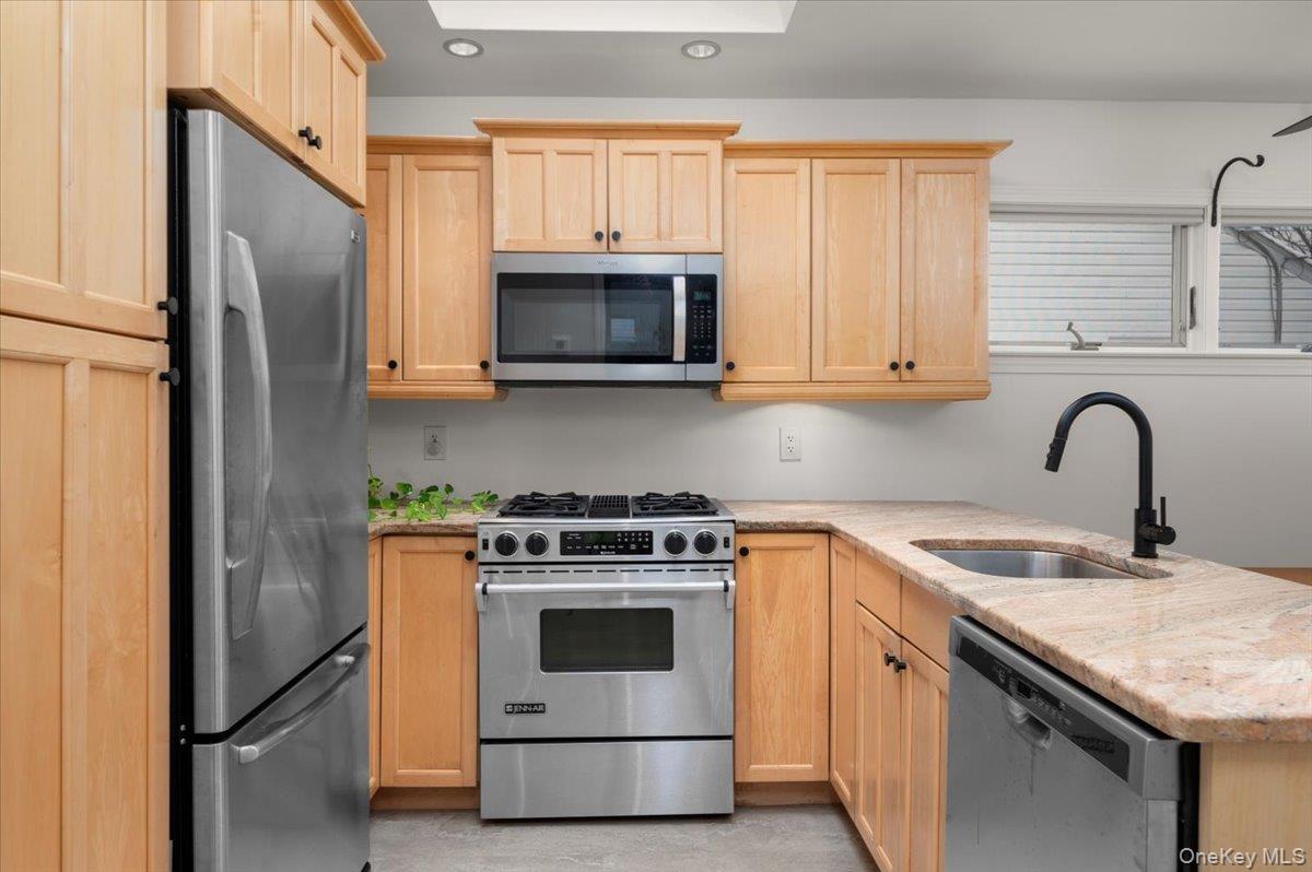 #4 photo, 1325 Stoneybrook Avenue, Mamaroneck , NY 10543