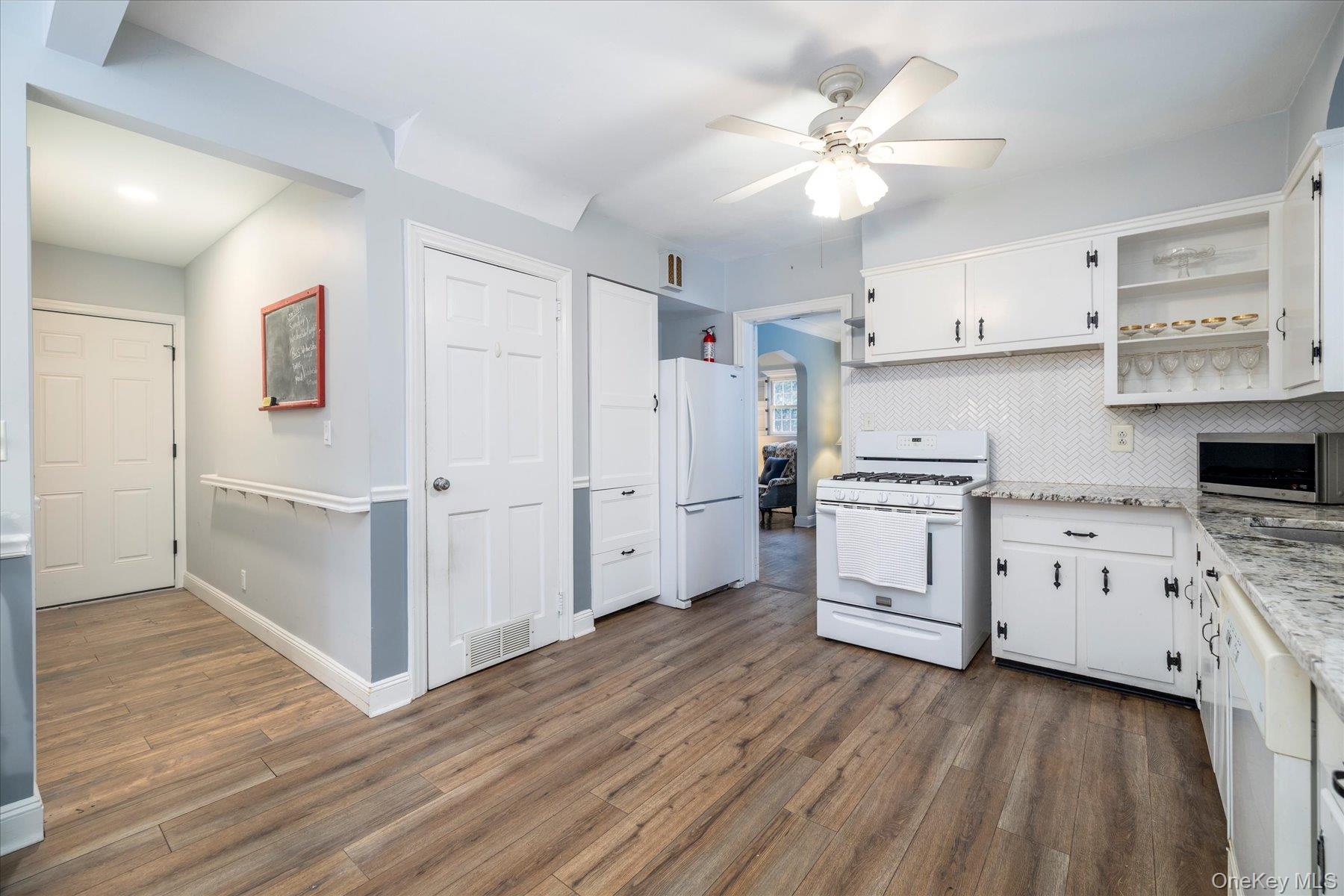 #10 photo, 28 Saint Thomas Place, Malverne , NY 11565