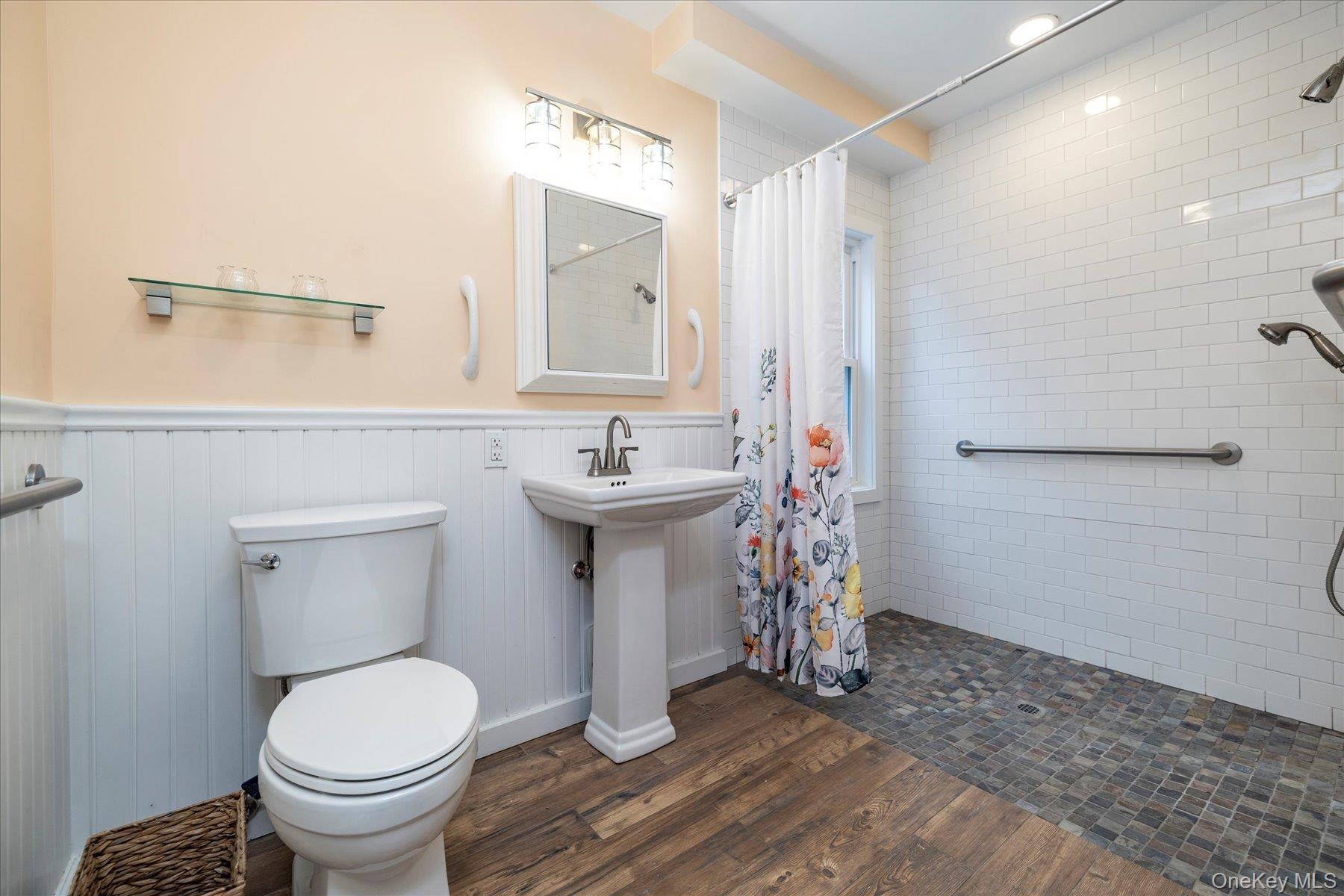 #11 photo, 28 Saint Thomas Place, Malverne , NY 11565