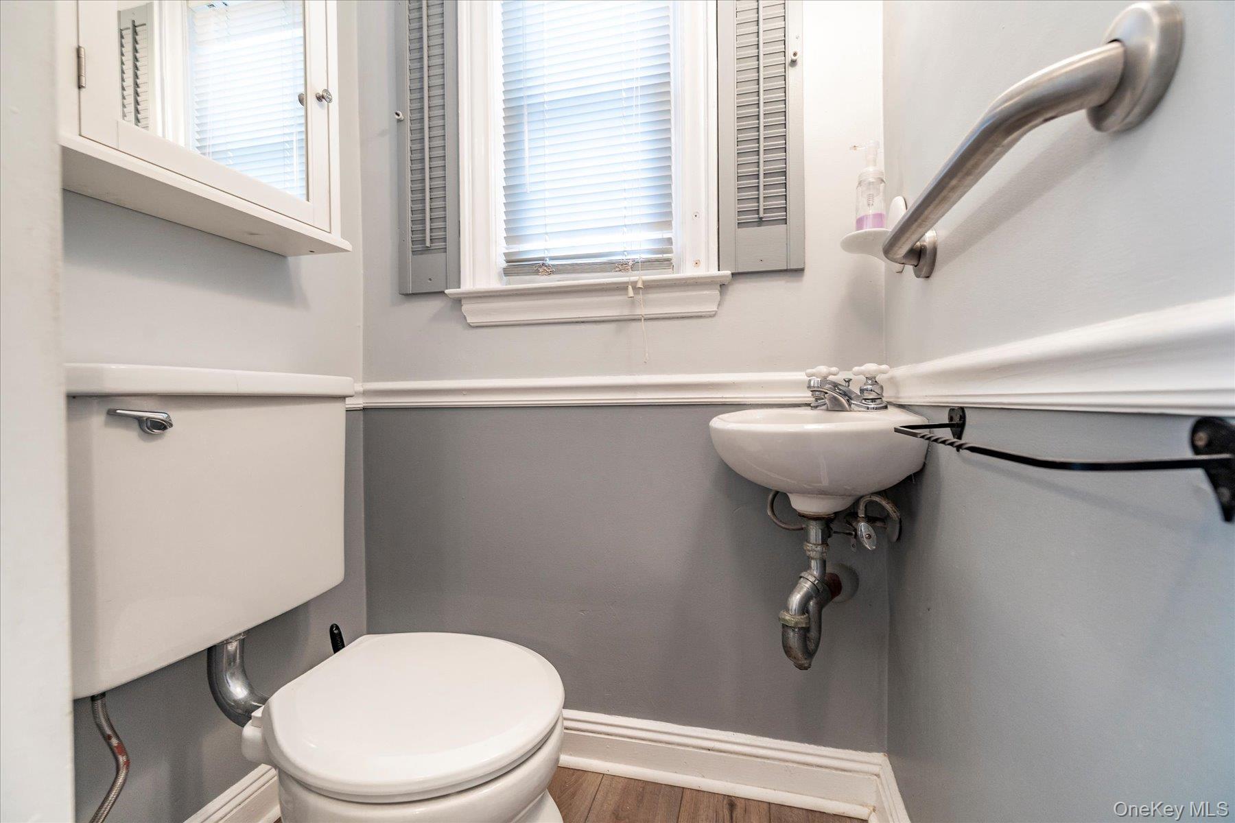 #12 photo, 28 Saint Thomas Place, Malverne , NY 11565