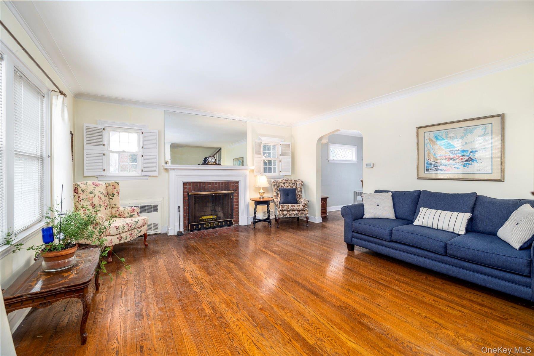 #3 photo, 28 Saint Thomas Place, Malverne , NY 11565