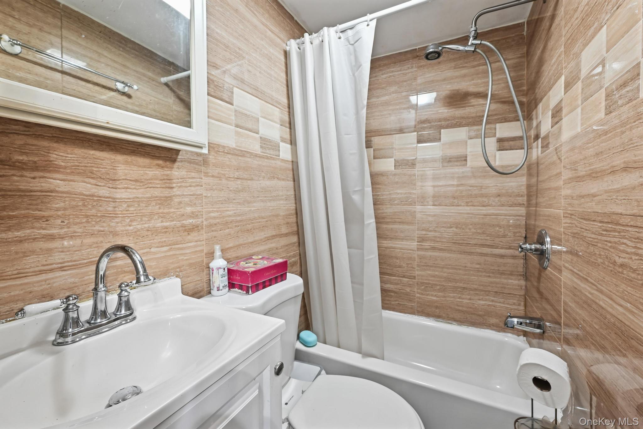 #12 photo, 93-19 201st Street, Hollis , NY 11423