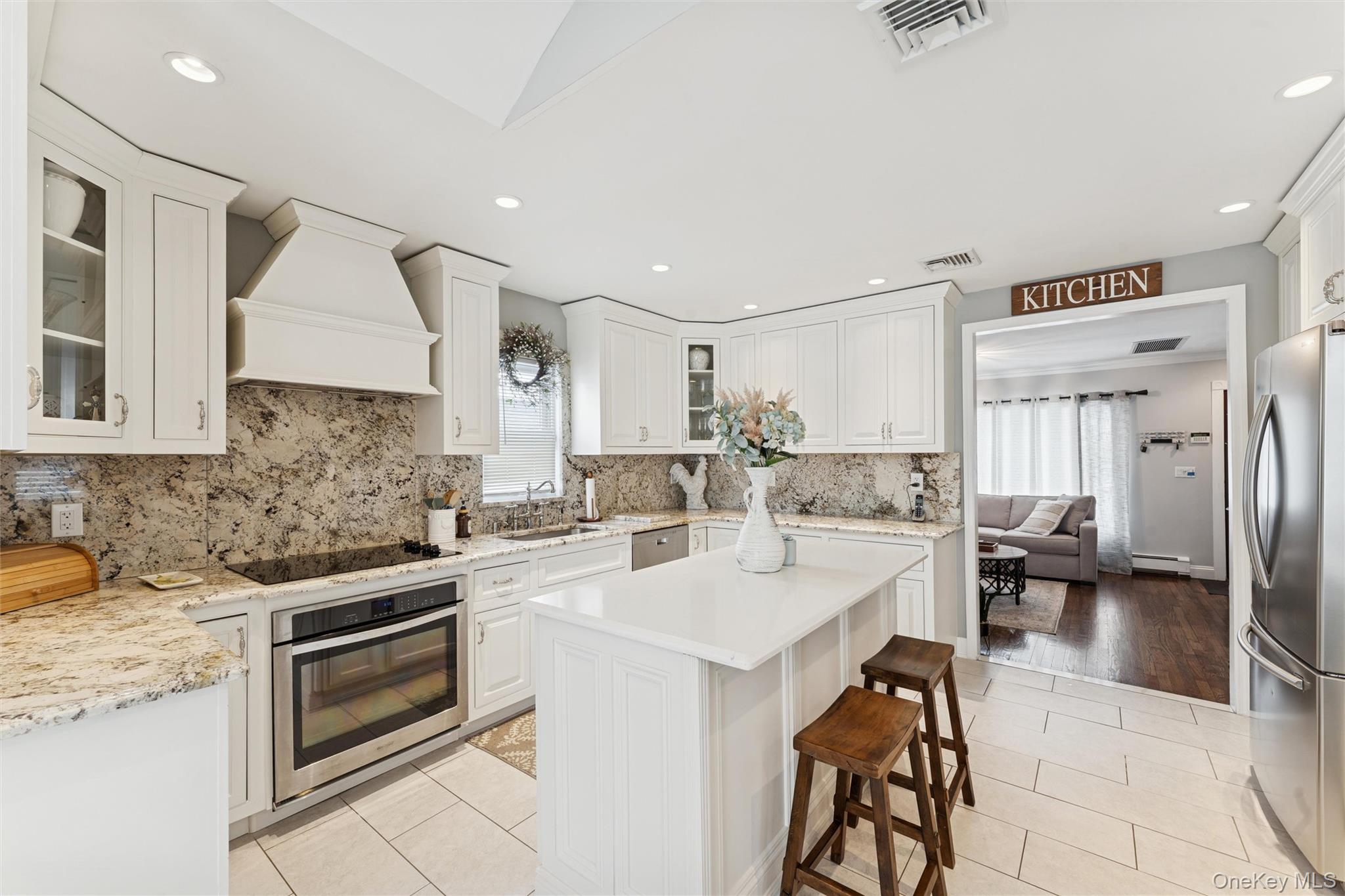 #10 photo, 1066 Merillon Avenue, वेस्टबरी Westbury , NY 11590